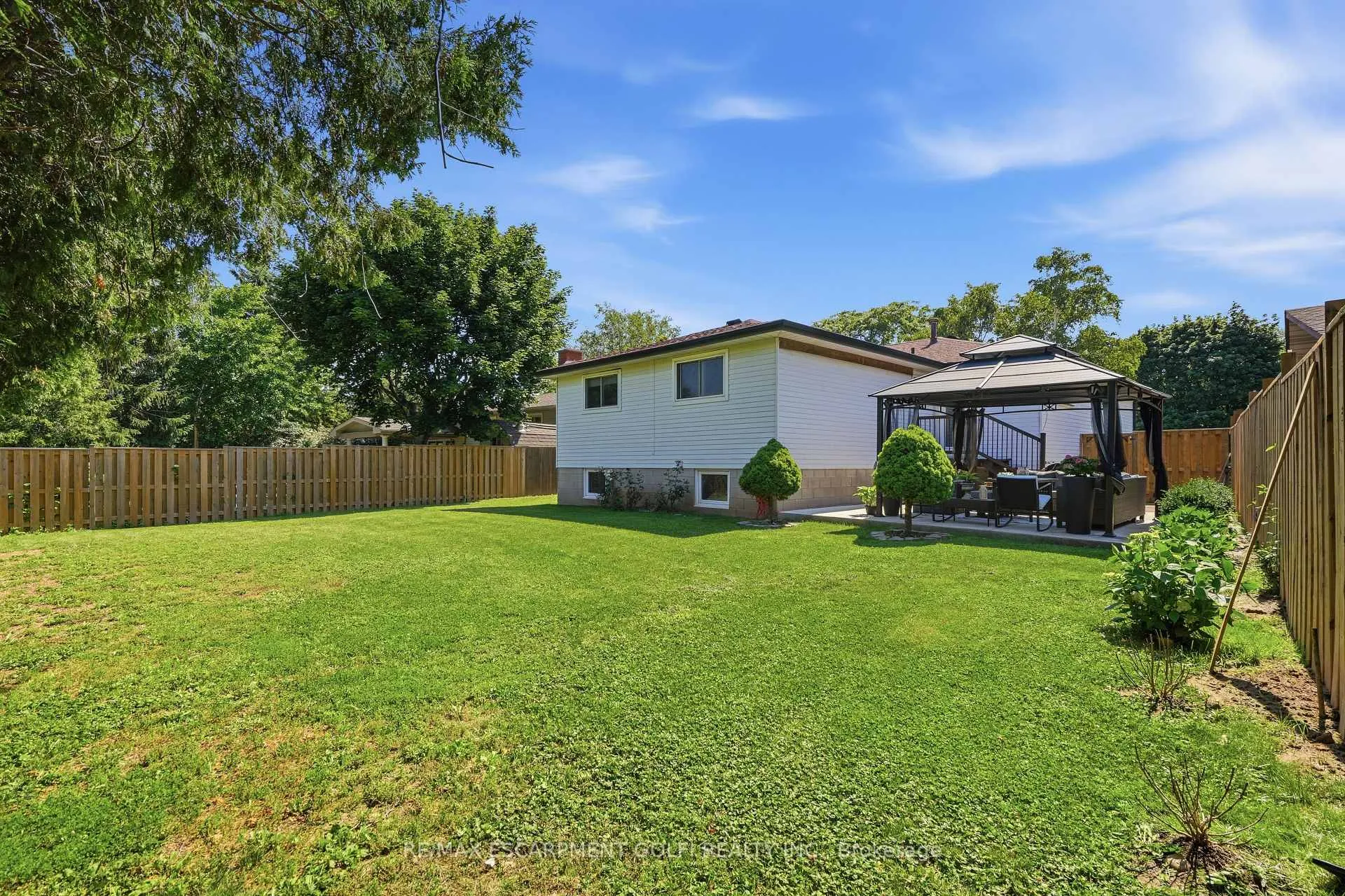 Photo 31 of 33 Debora Drive, Grimsby, Grimsby East — HOMEH