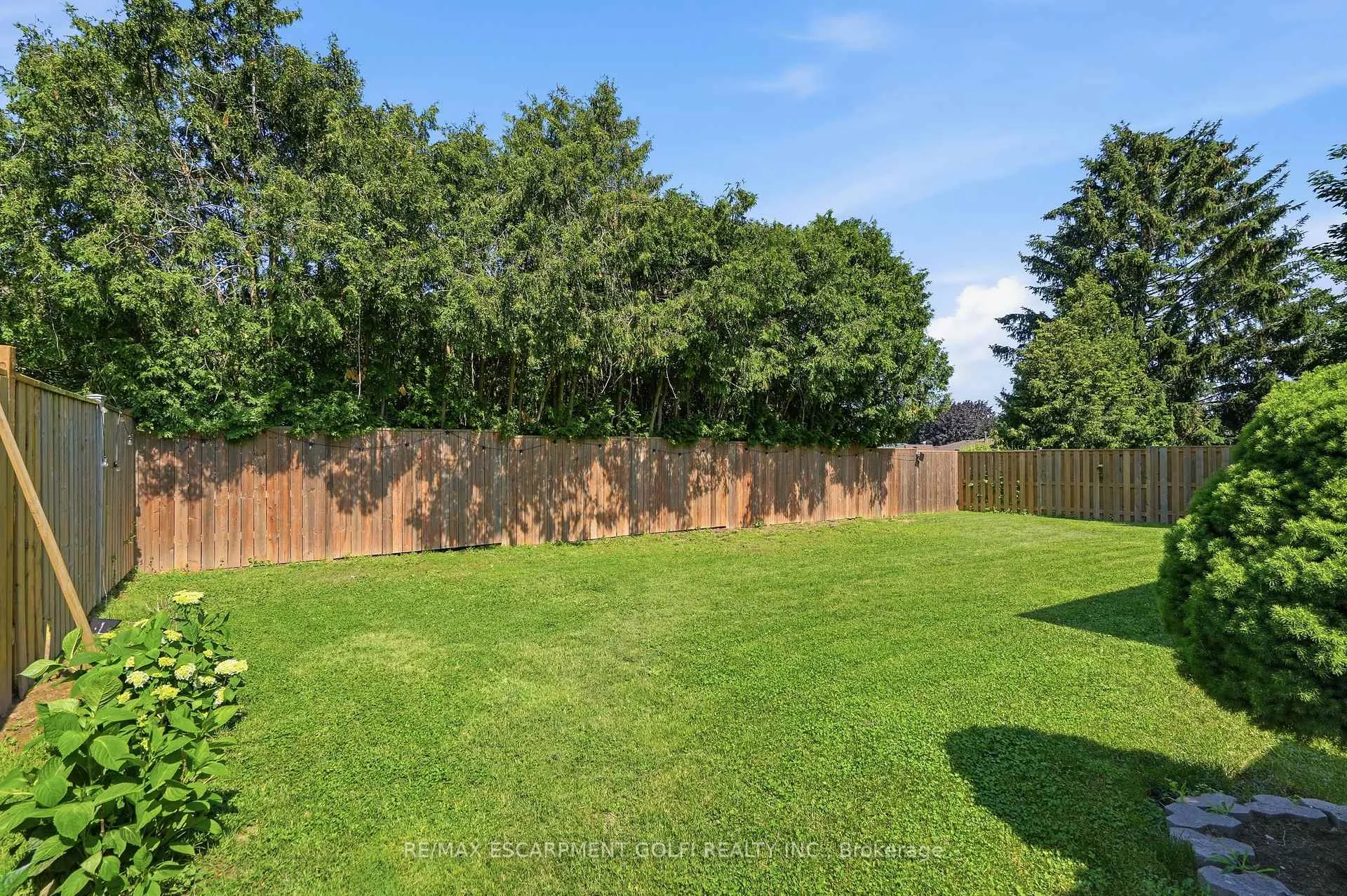 Photo 32 of 33 Debora Drive, Grimsby, Grimsby East — HOMEH
