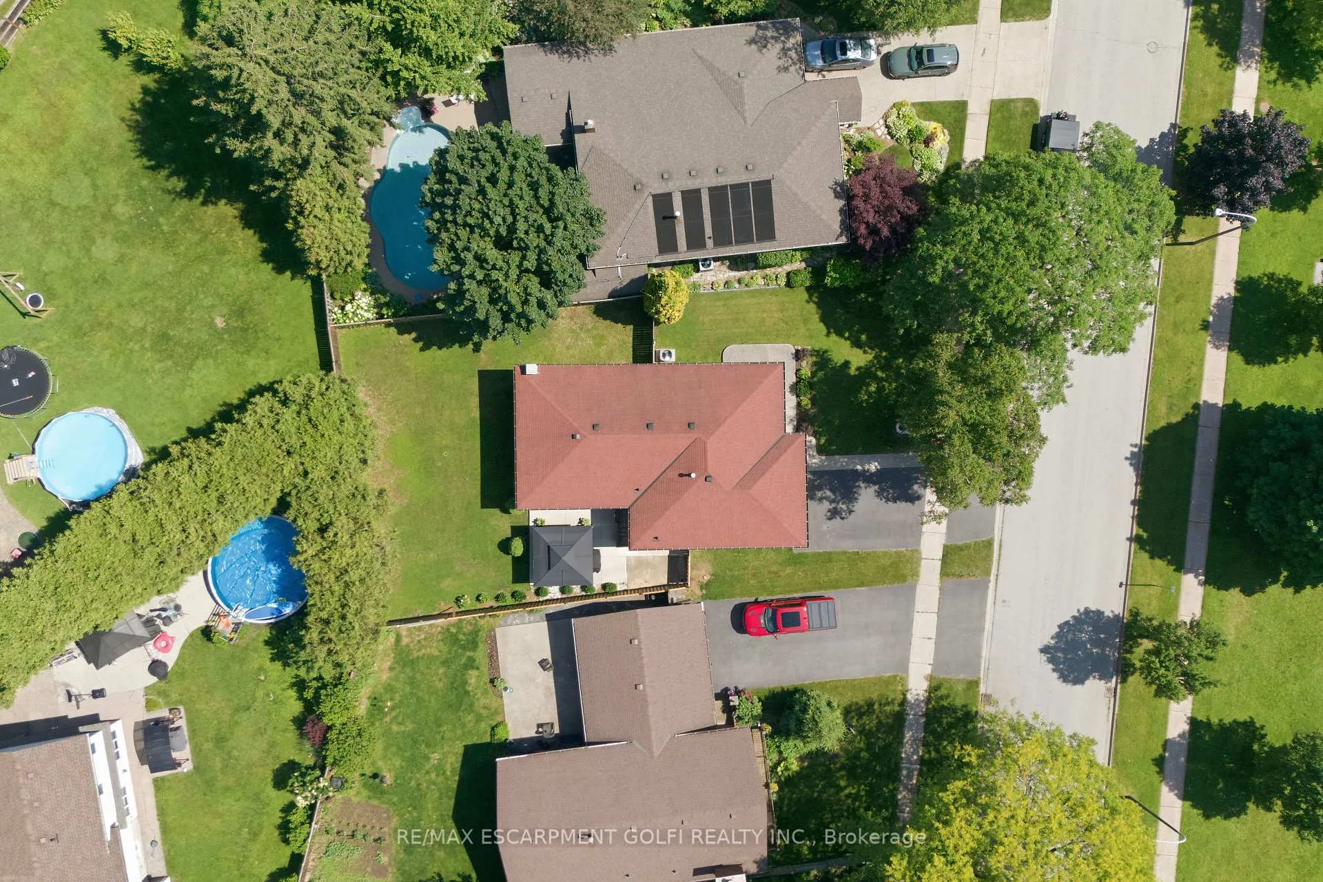Photo 34 of 33 Debora Drive, Grimsby, Grimsby East — HOMEH