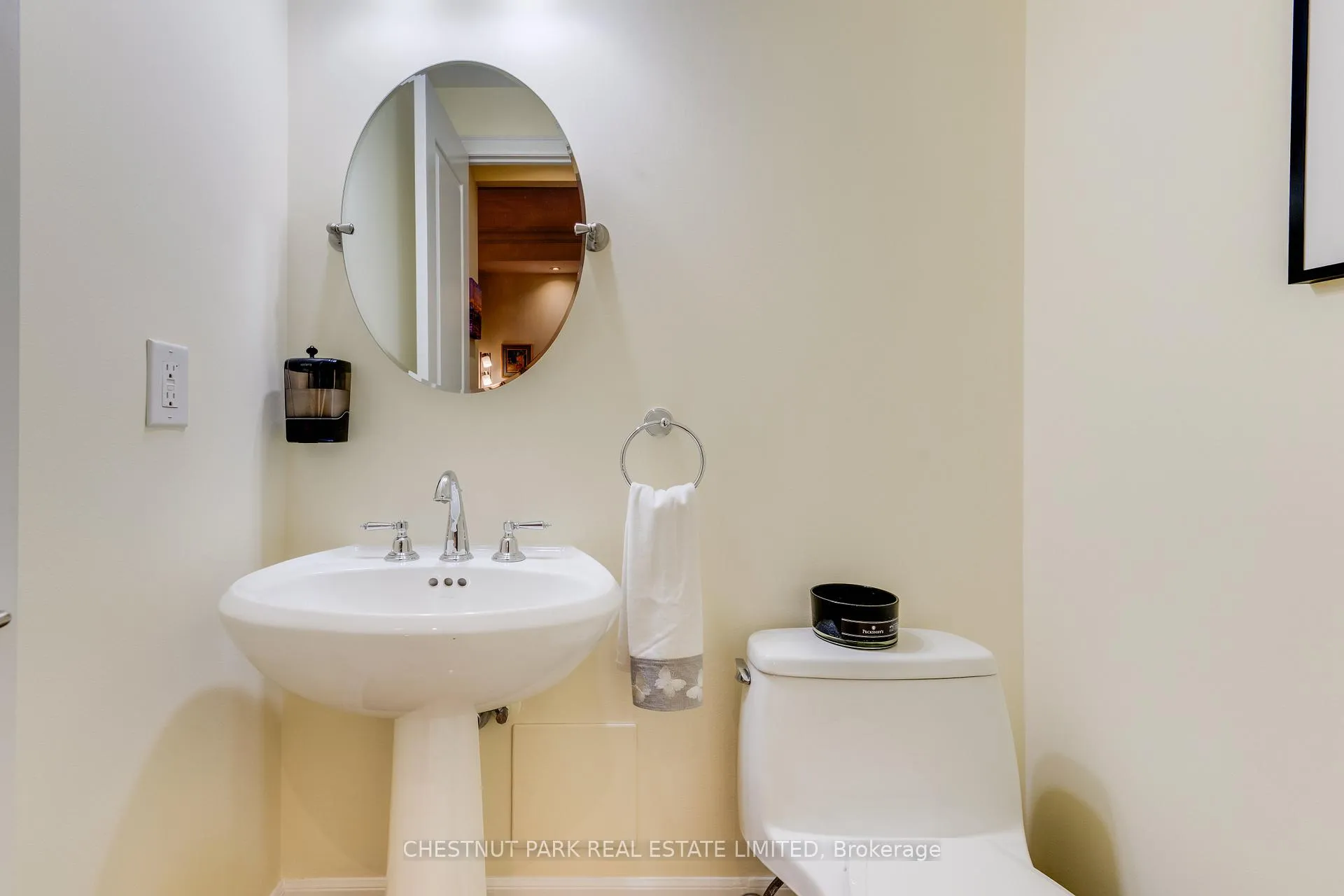 Photo 5 of Unit TH20, 21 Burkebrook Place, North York, Bridle Path-Sunnybrook-York Mills — HOMEH