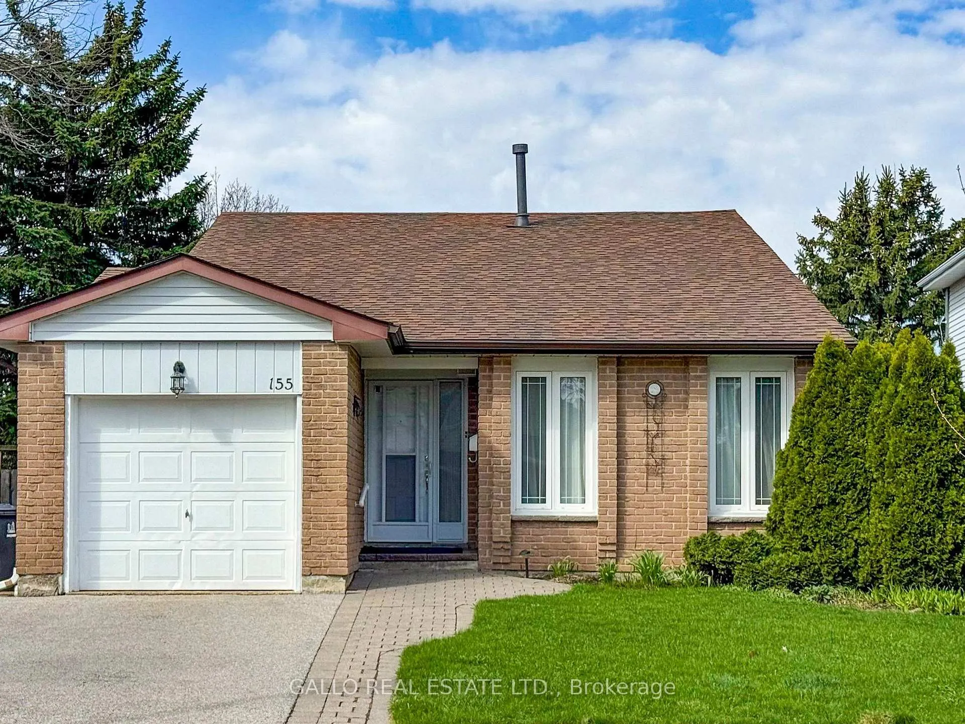 Front of 155 Goldhawk Trail