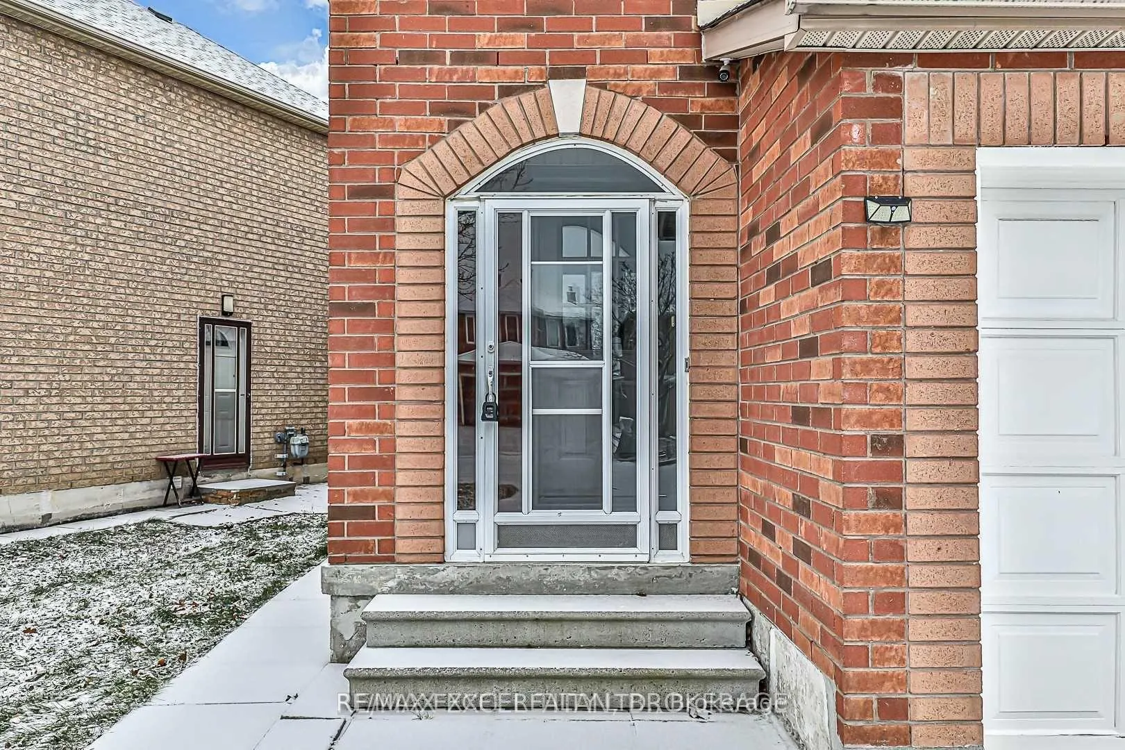 Photo 4 of 75 Hendon Road, Markham, Milliken Mills East — HOMEH