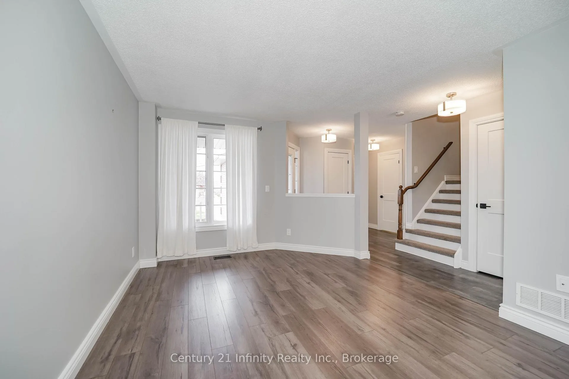 Photo 5 of 178 High Street, Clarington, Bowmanville — HOMEH