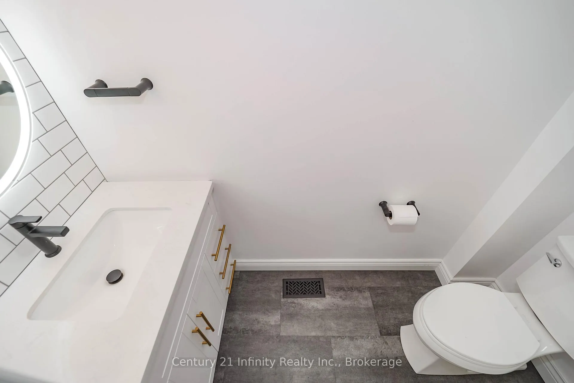 Photo 8 of 178 High Street, Clarington, Bowmanville — HOMEH