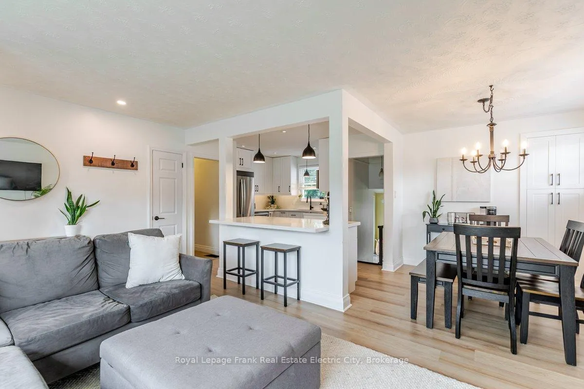 Photo 6 of 642 Bellaire Street, Peterborough, Otonabee Ward 1 — HOMEH