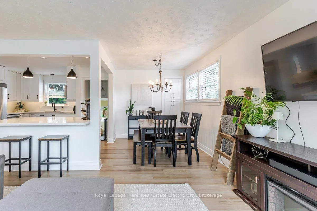 Photo 7 of 642 Bellaire Street, Peterborough, Otonabee Ward 1 — HOMEH
