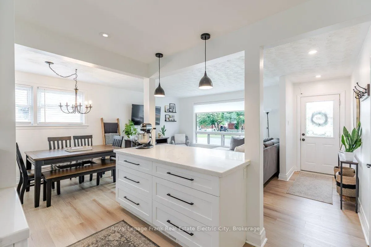 Photo 10 of 642 Bellaire Street, Peterborough, Otonabee Ward 1 — HOMEH