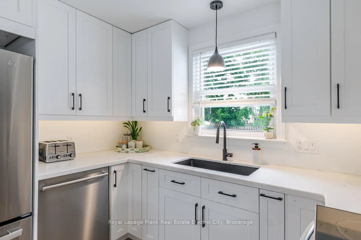 Photo 11 of 642 Bellaire Street, Peterborough, Otonabee Ward 1 — HOMEH