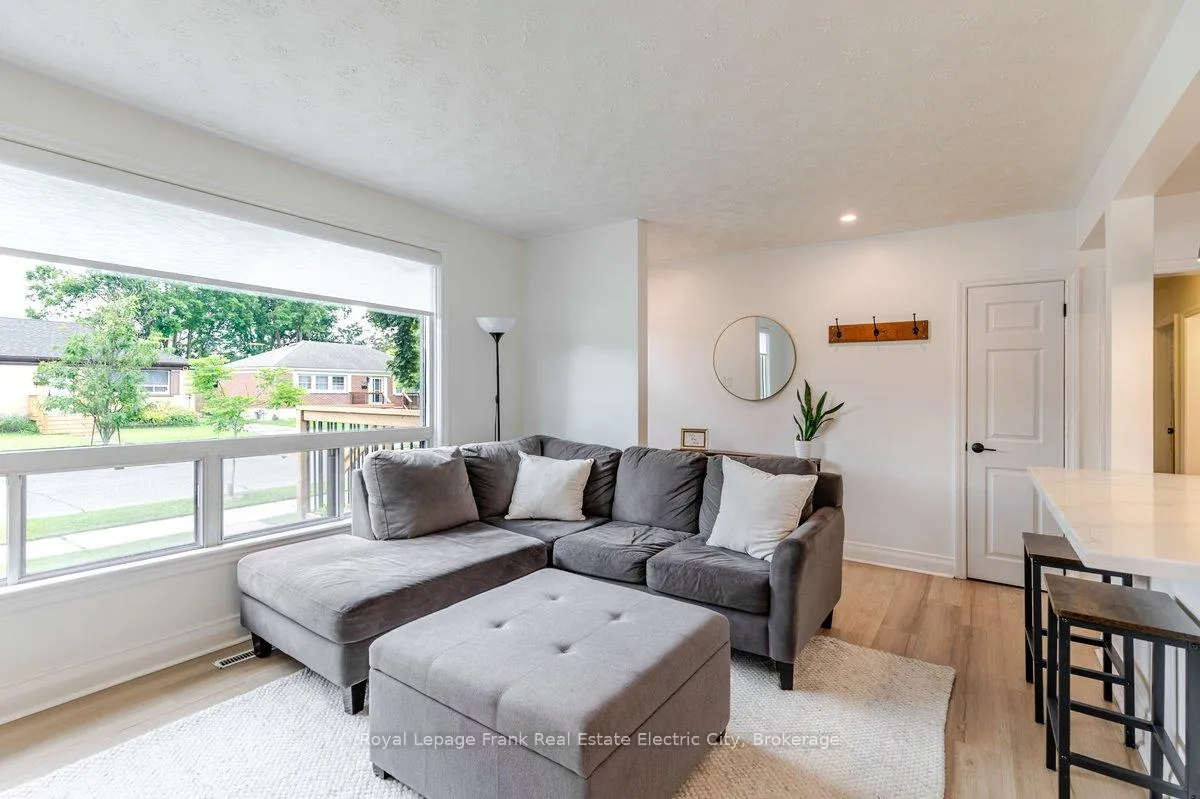 Photo 14 of 642 Bellaire Street, Peterborough, Otonabee Ward 1 — HOMEH