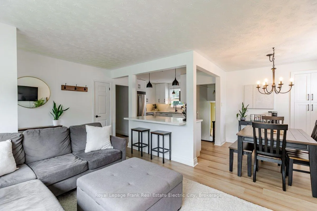Photo 16 of 642 Bellaire Street, Peterborough, Otonabee Ward 1 — HOMEH