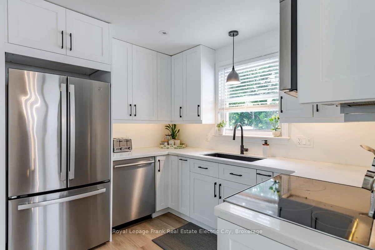 Photo 18 of 642 Bellaire Street, Peterborough, Otonabee Ward 1 — HOMEH