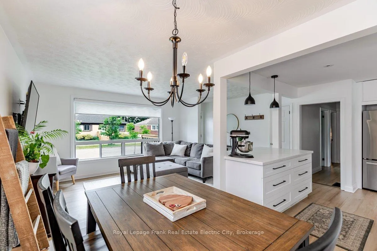 Photo 19 of 642 Bellaire Street, Peterborough, Otonabee Ward 1 — HOMEH