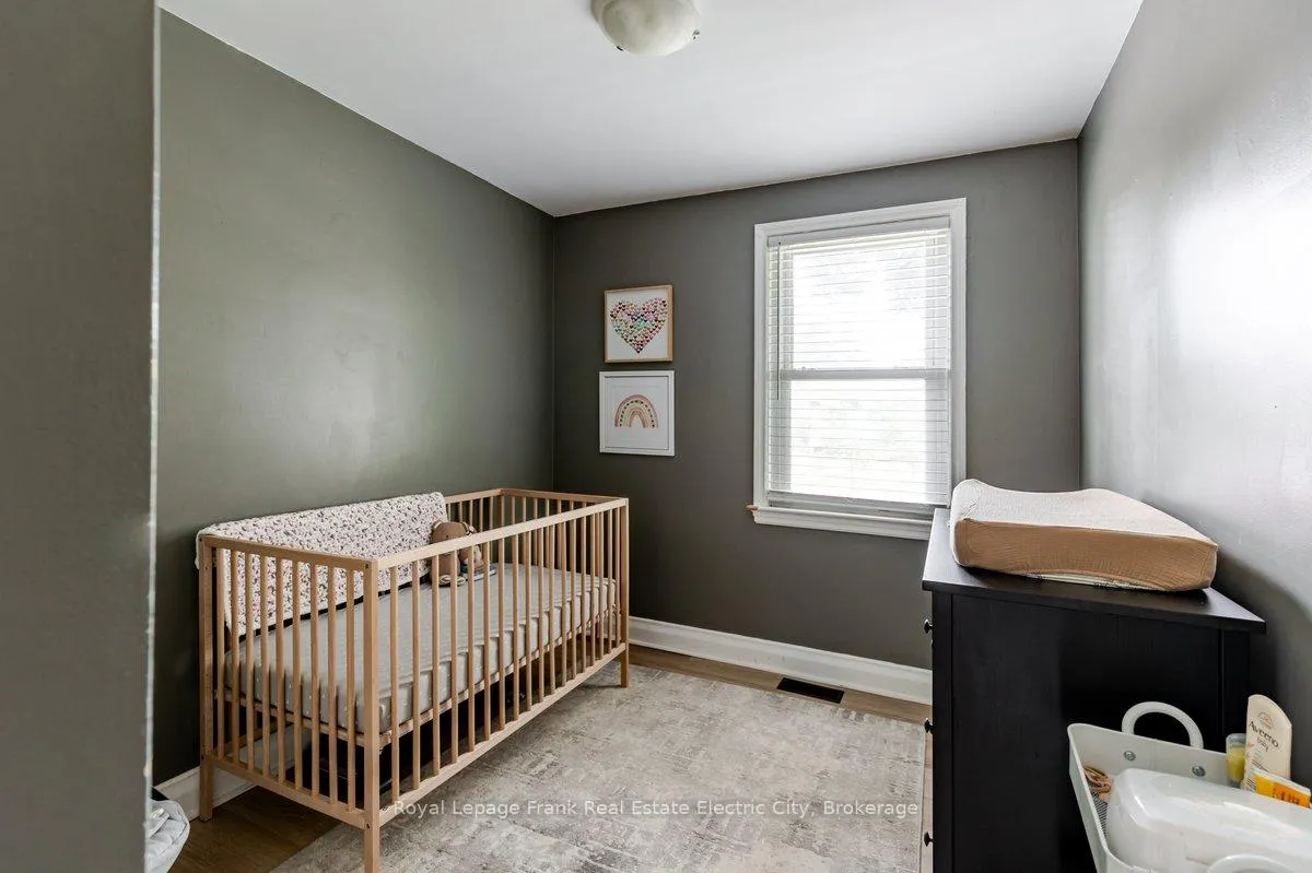 Photo 23 of 642 Bellaire Street, Peterborough, Otonabee Ward 1 — HOMEH
