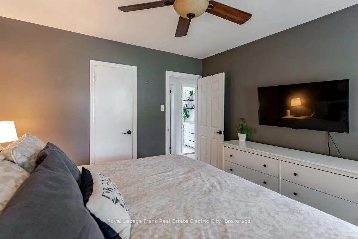 Photo 30 of 642 Bellaire Street, Peterborough, Otonabee Ward 1 — HOMEH
