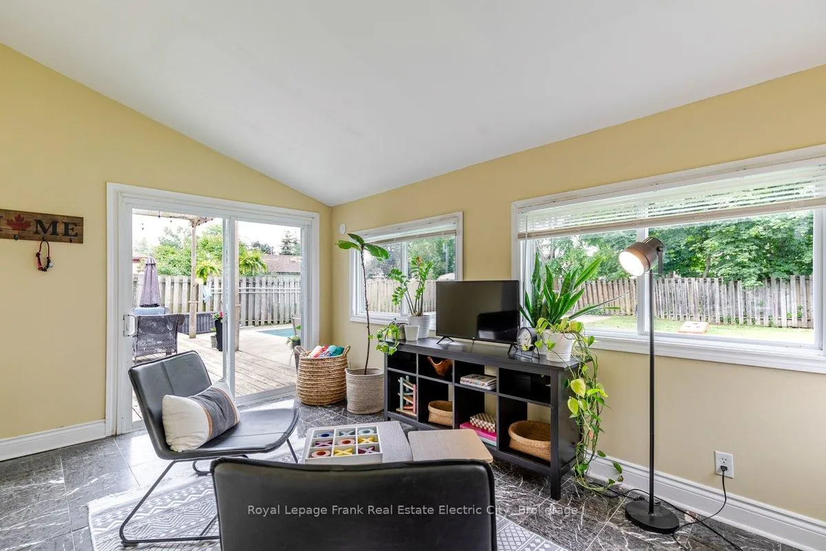 Photo 33 of 642 Bellaire Street, Peterborough, Otonabee Ward 1 — HOMEH