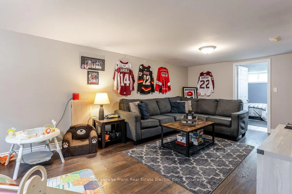 Photo 35 of 642 Bellaire Street, Peterborough, Otonabee Ward 1 — HOMEH