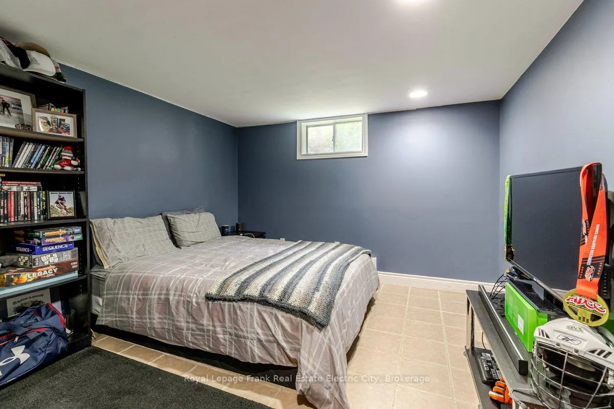 Photo 38 of 642 Bellaire Street, Peterborough, Otonabee Ward 1 — HOMEH