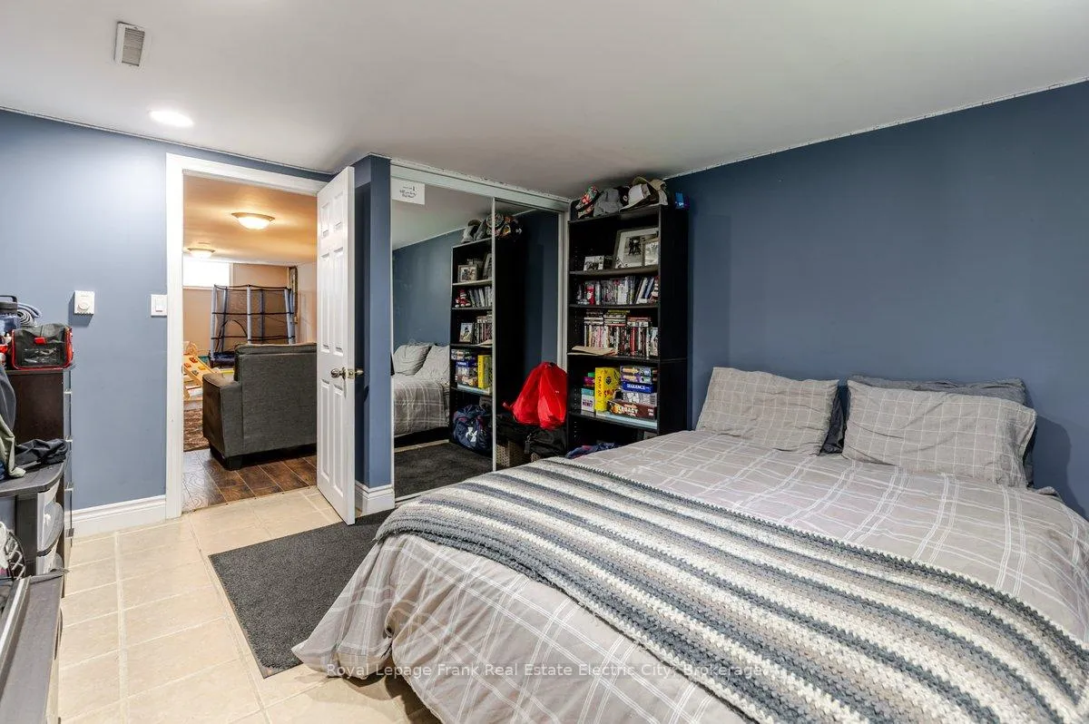 Photo 39 of 642 Bellaire Street, Peterborough, Otonabee Ward 1 — HOMEH