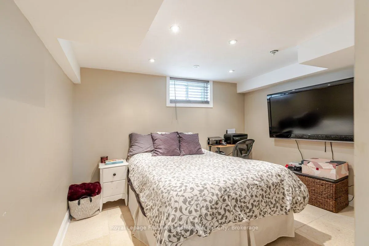 Photo 43 of 642 Bellaire Street, Peterborough, Otonabee Ward 1 — HOMEH
