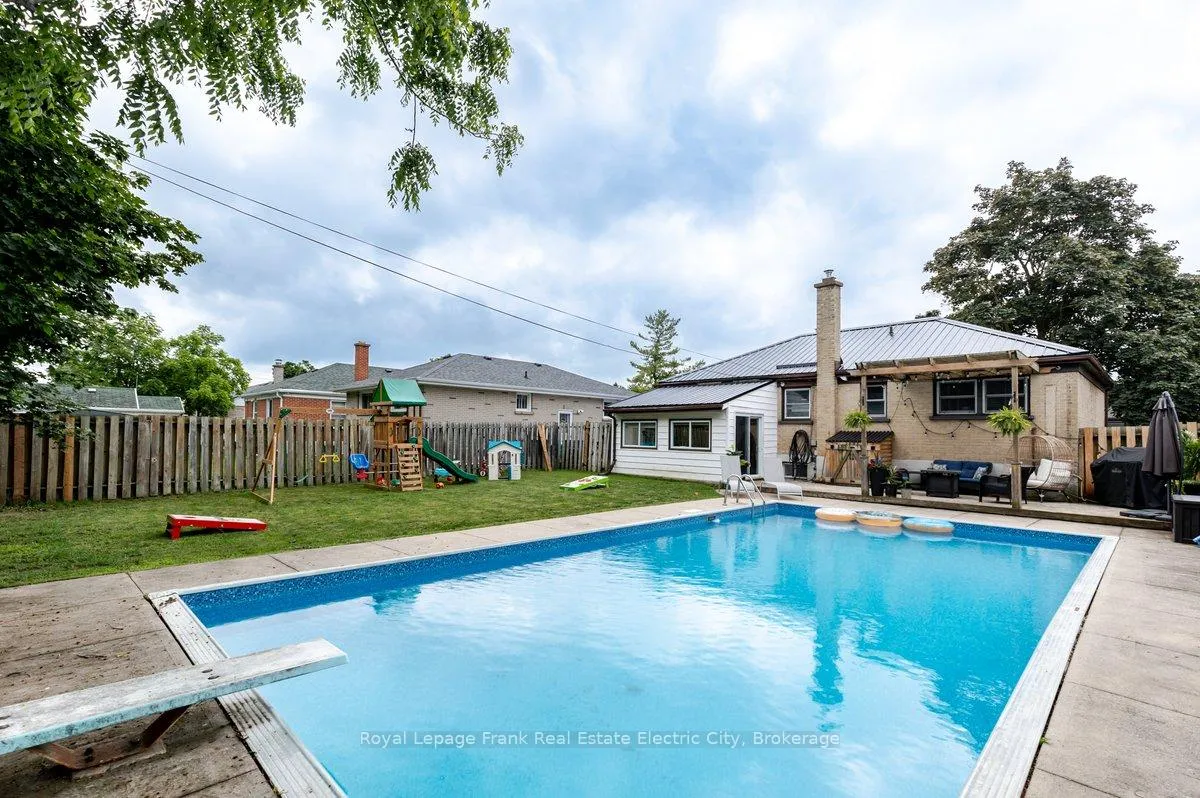 Photo 47 of 642 Bellaire Street, Peterborough, Otonabee Ward 1 — HOMEH