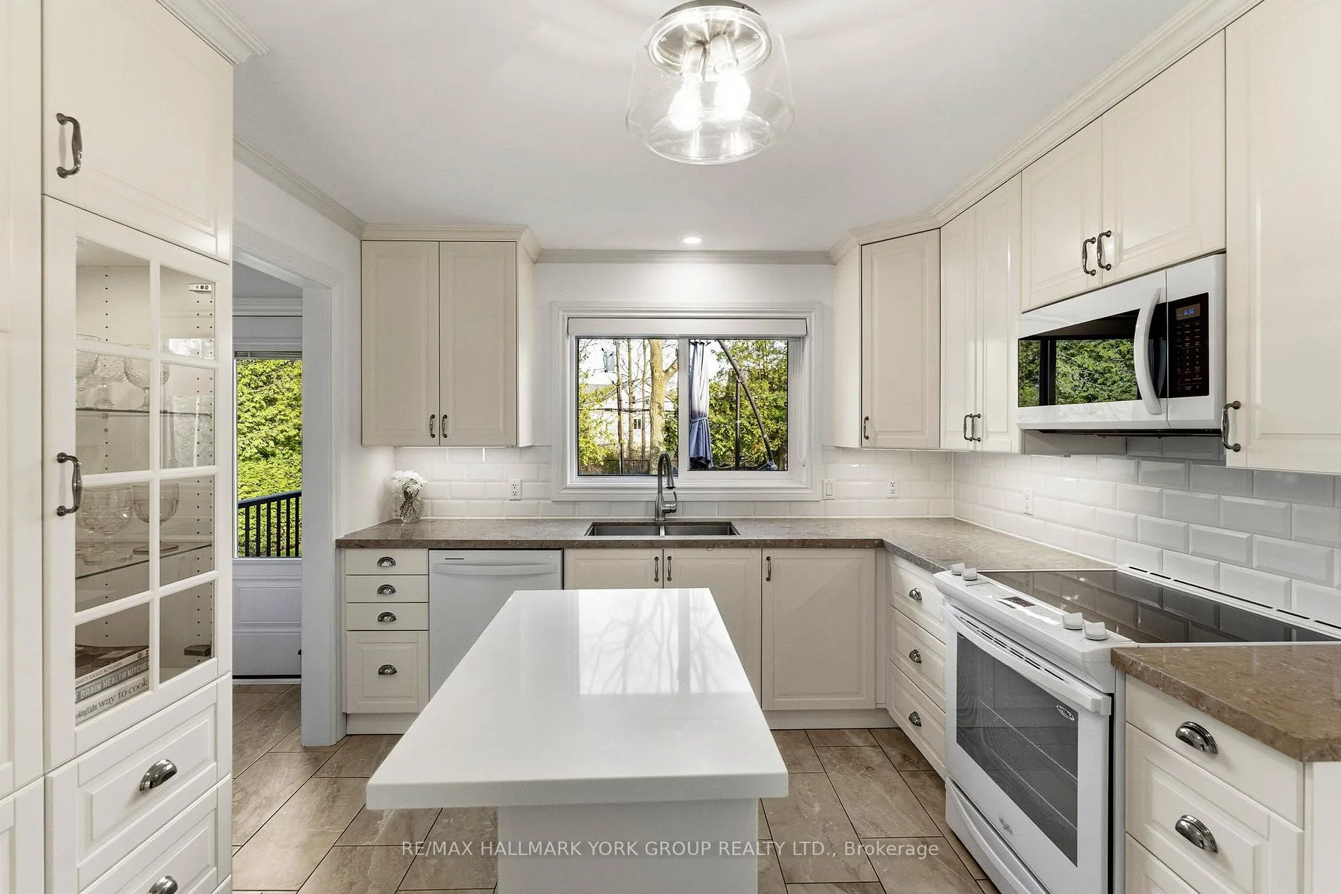 Photo 14 of 281 Hedge Road, Georgina, Sutton & Jackson's Point — HOMEH