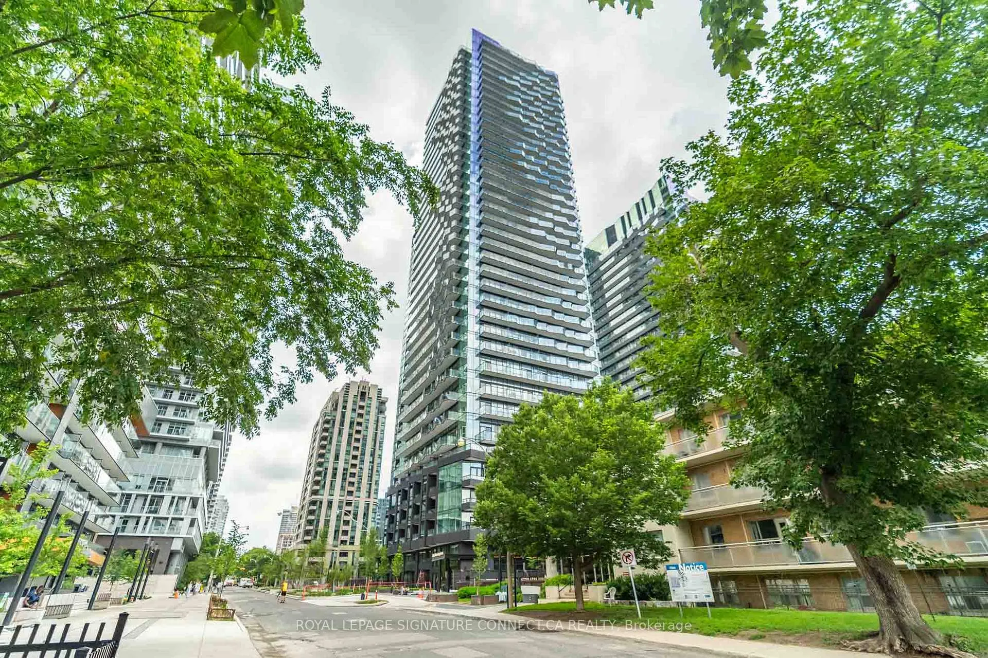 Photo 2 of Unit 1201, 110 Broadway Avenue, Toronto, Mount Pleasant West — HOMEH