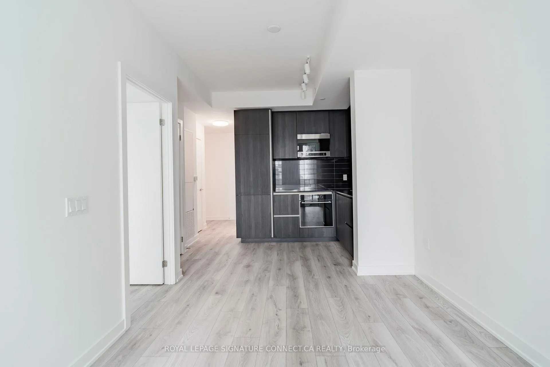 Photo 3 of Unit 1201, 110 Broadway Avenue, Toronto, Mount Pleasant West — HOMEH