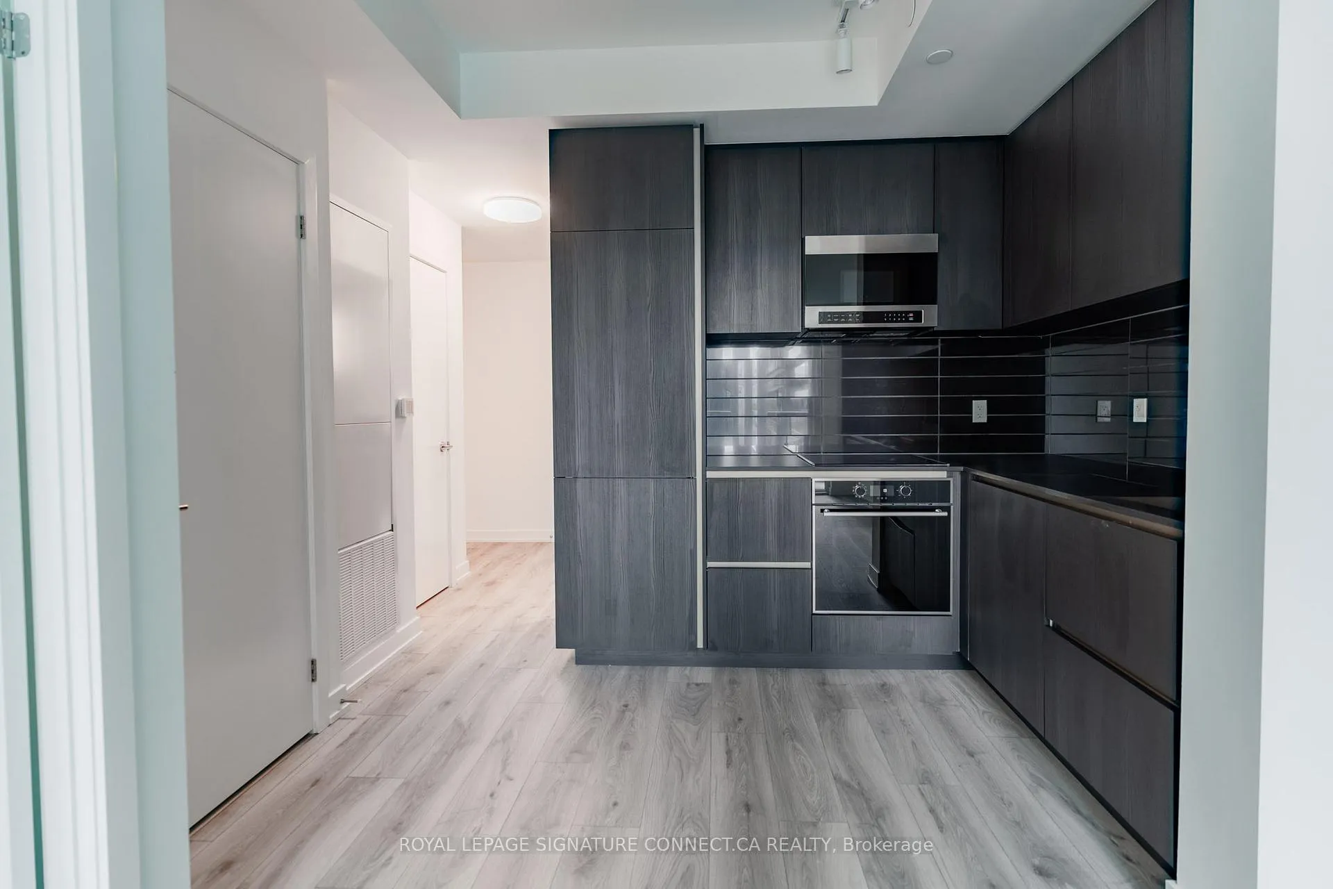 Photo 4 of Unit 1201, 110 Broadway Avenue, Toronto, Mount Pleasant West — HOMEH