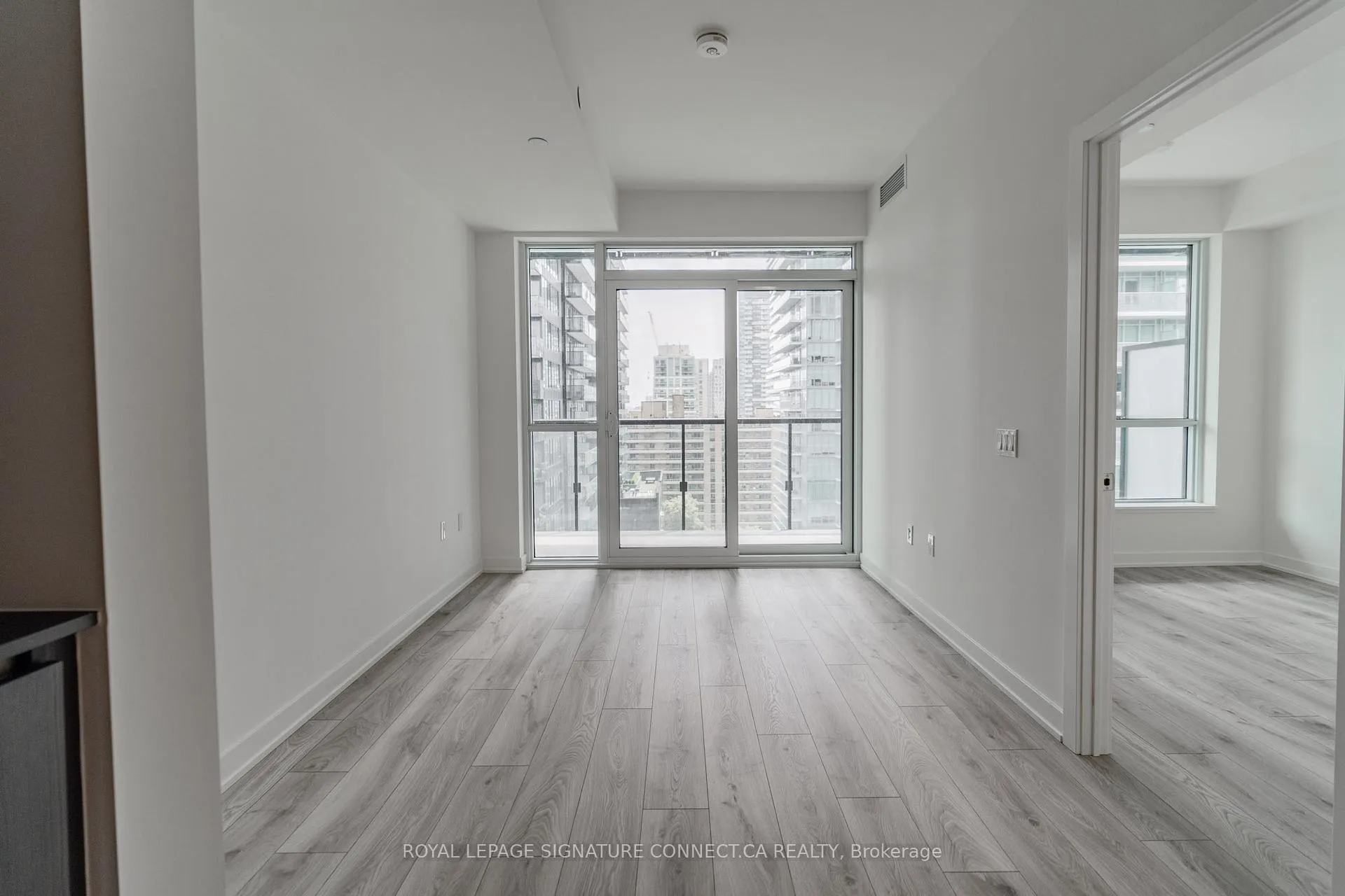 Photo 6 of Unit 1201, 110 Broadway Avenue, Toronto, Mount Pleasant West — HOMEH