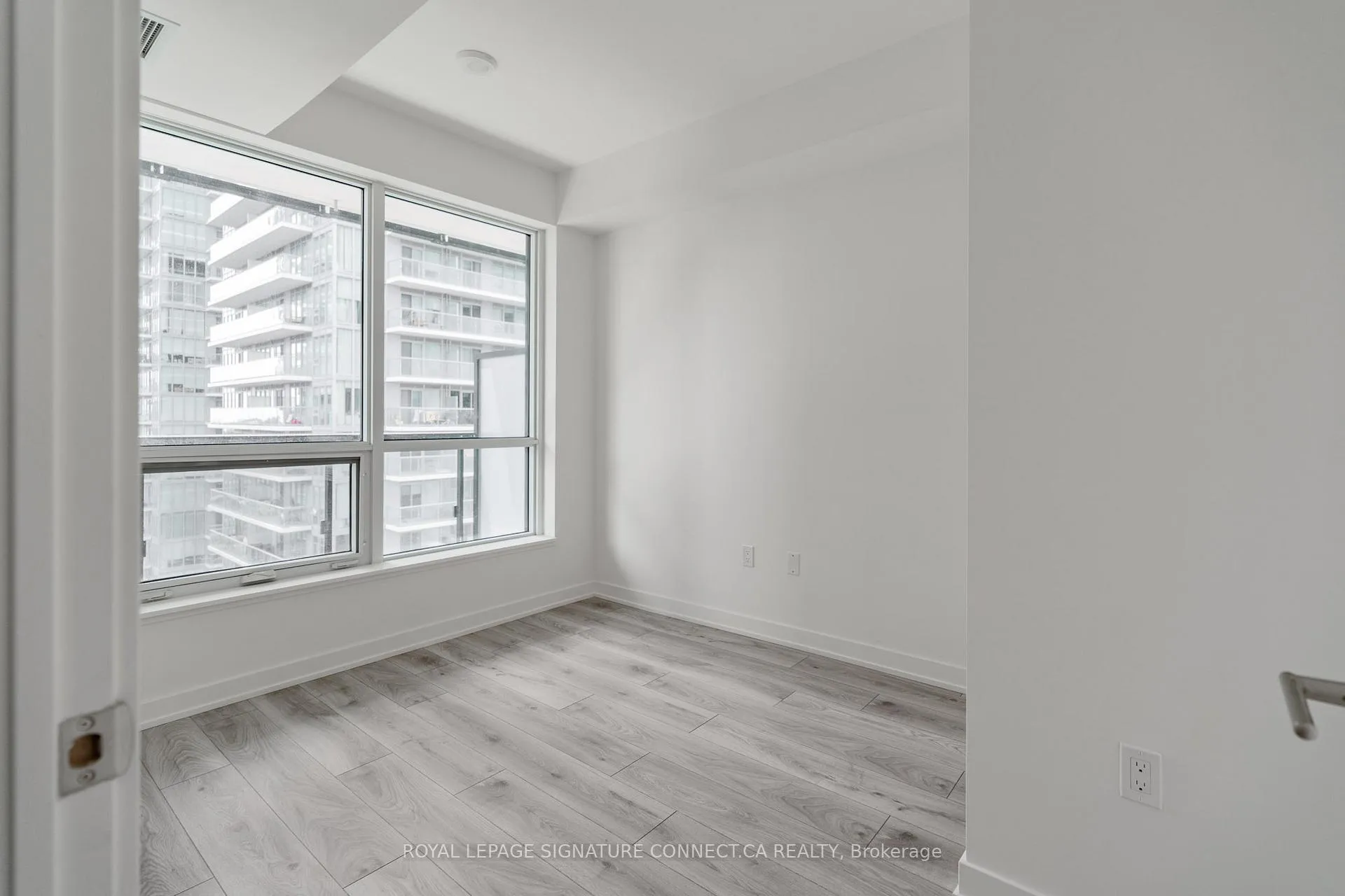 Photo 8 of Unit 1201, 110 Broadway Avenue, Toronto, Mount Pleasant West — HOMEH
