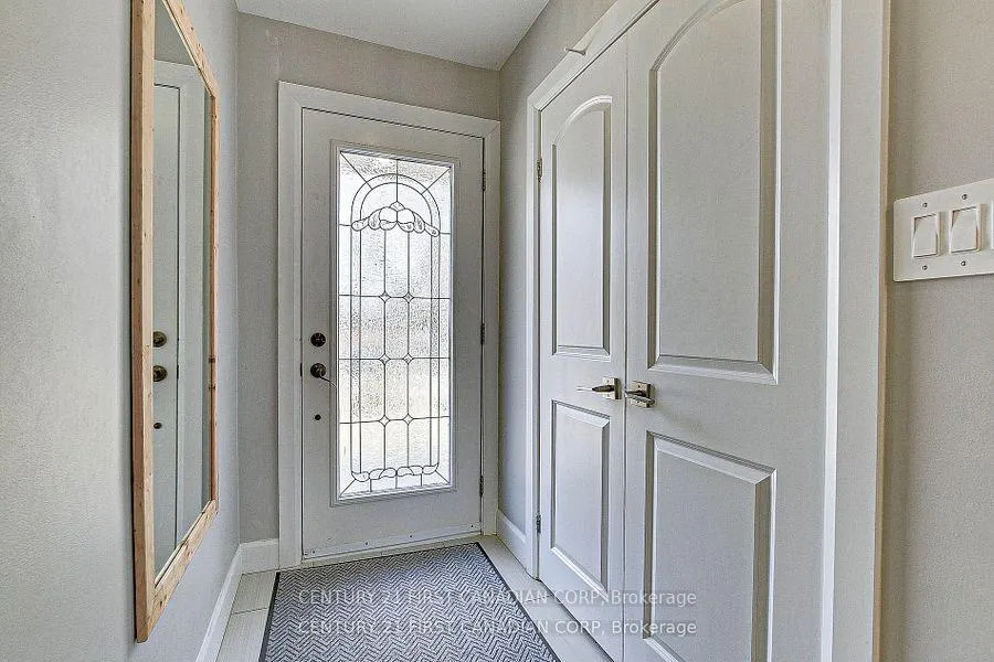 Photo 5 of 1473 Glengarry Avenue, London, North H — HOMEH