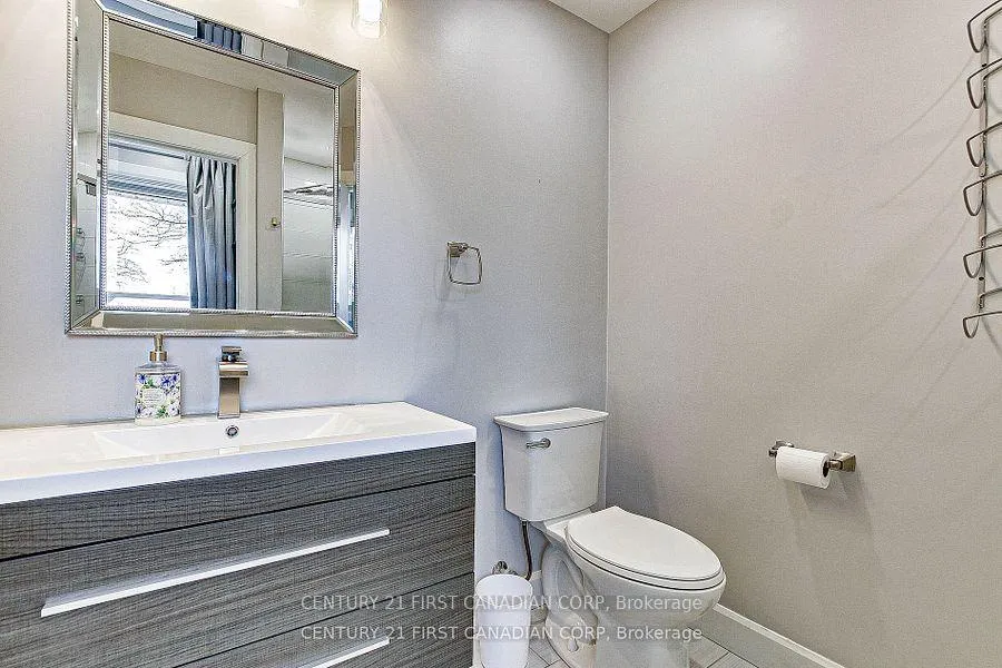 Photo 13 of 1473 Glengarry Avenue, London, North H — HOMEH