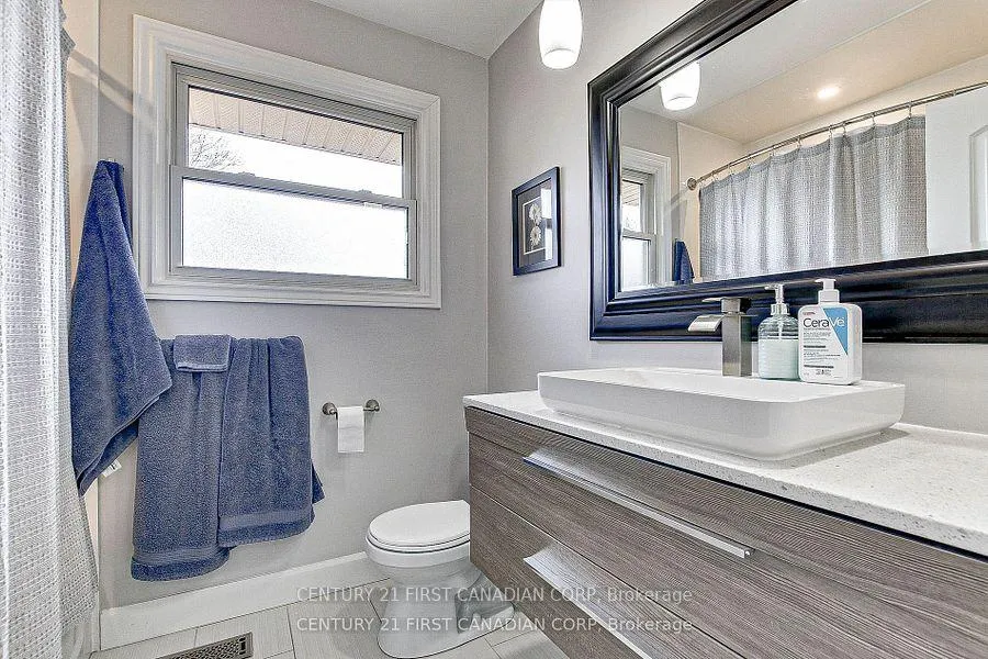 Photo 15 of 1473 Glengarry Avenue, London, North H — HOMEH