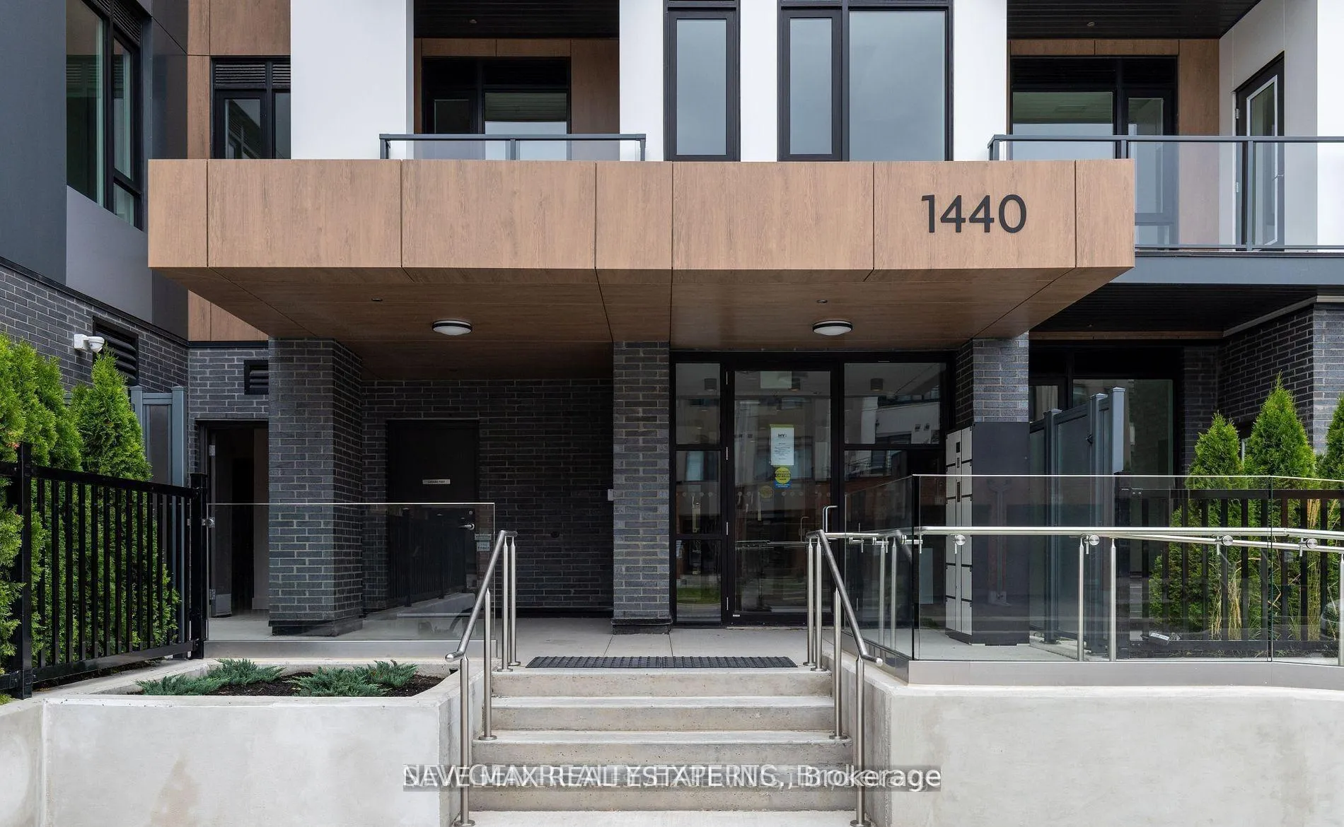 Front of Unit 112, 1440 Clarriage Court
