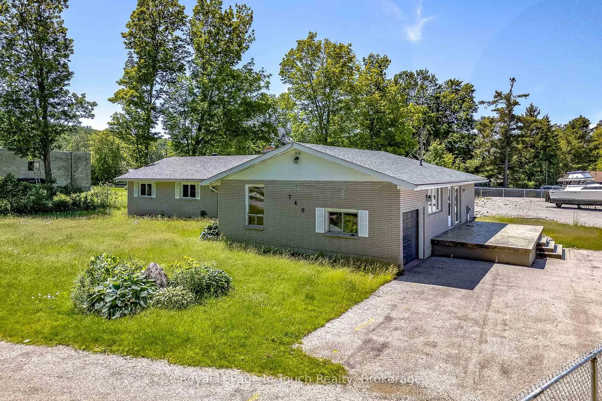 Photo 4 of 740 Balm Beach Road E, Midland — HOMEH