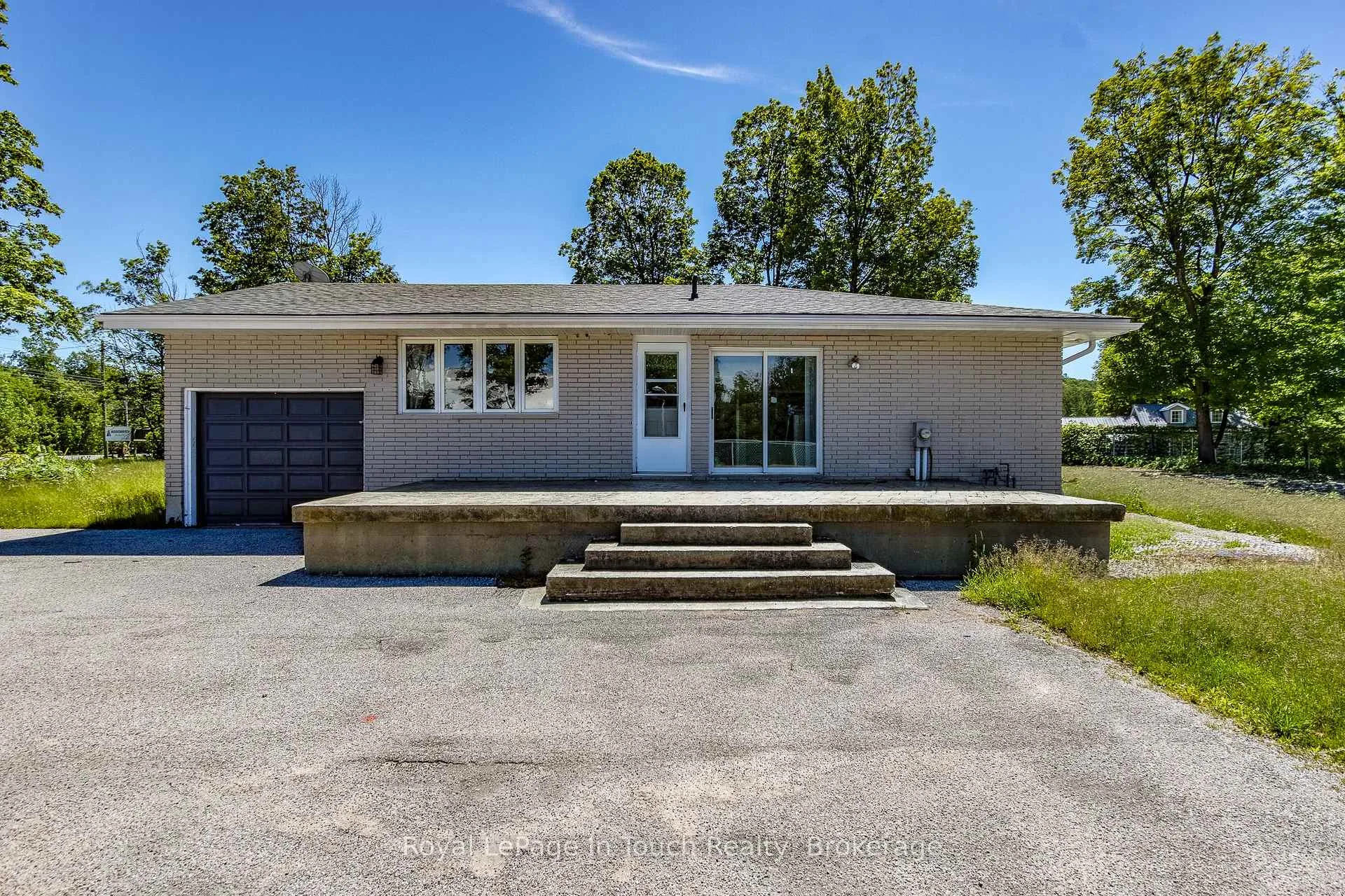 Photo 6 of 740 Balm Beach Road E, Midland — HOMEH