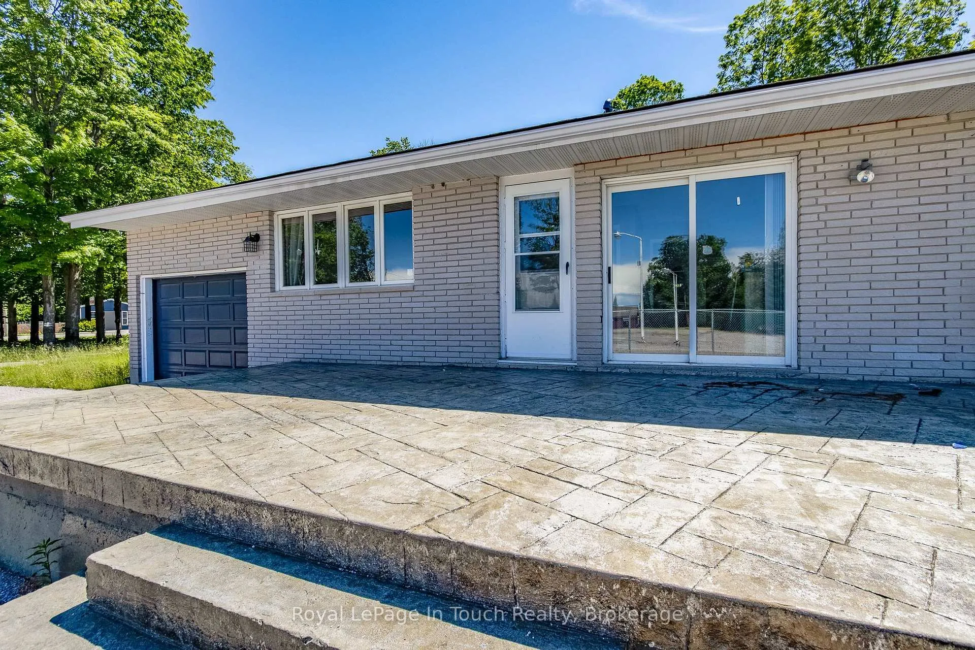 Photo 7 of 740 Balm Beach Road E, Midland — HOMEH