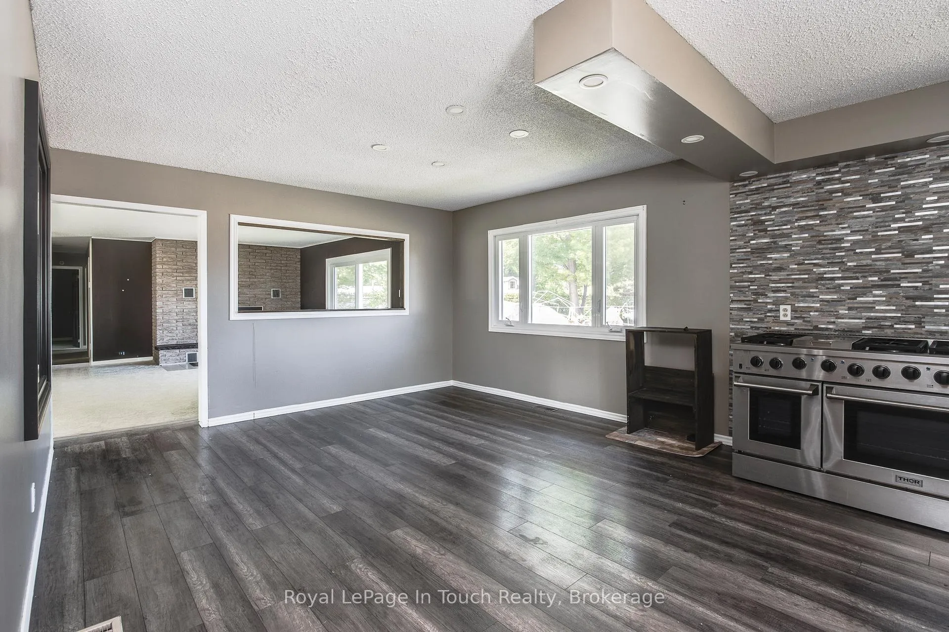 Photo 10 of 740 Balm Beach Road E, Midland — HOMEH