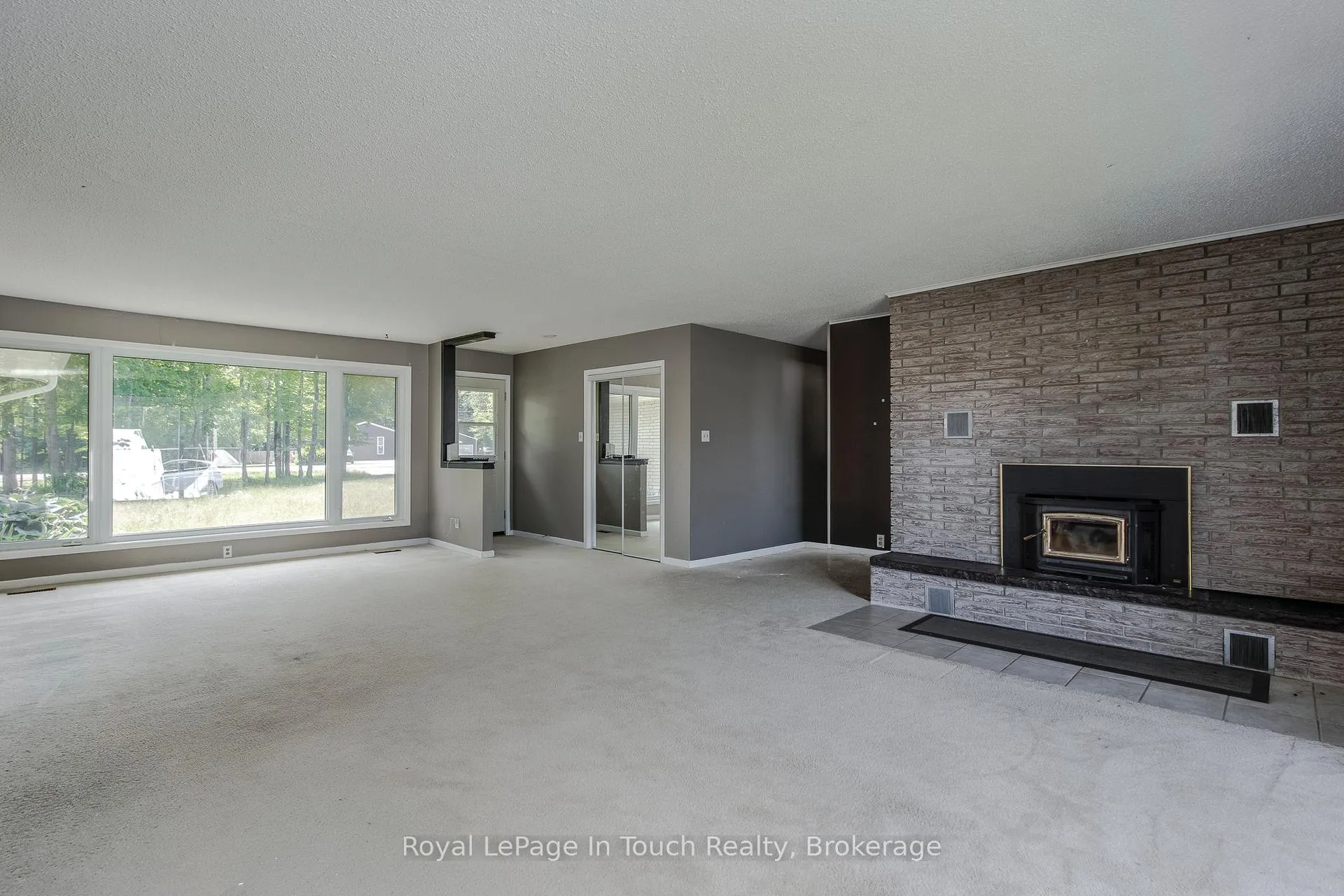Photo 13 of 740 Balm Beach Road E, Midland — HOMEH