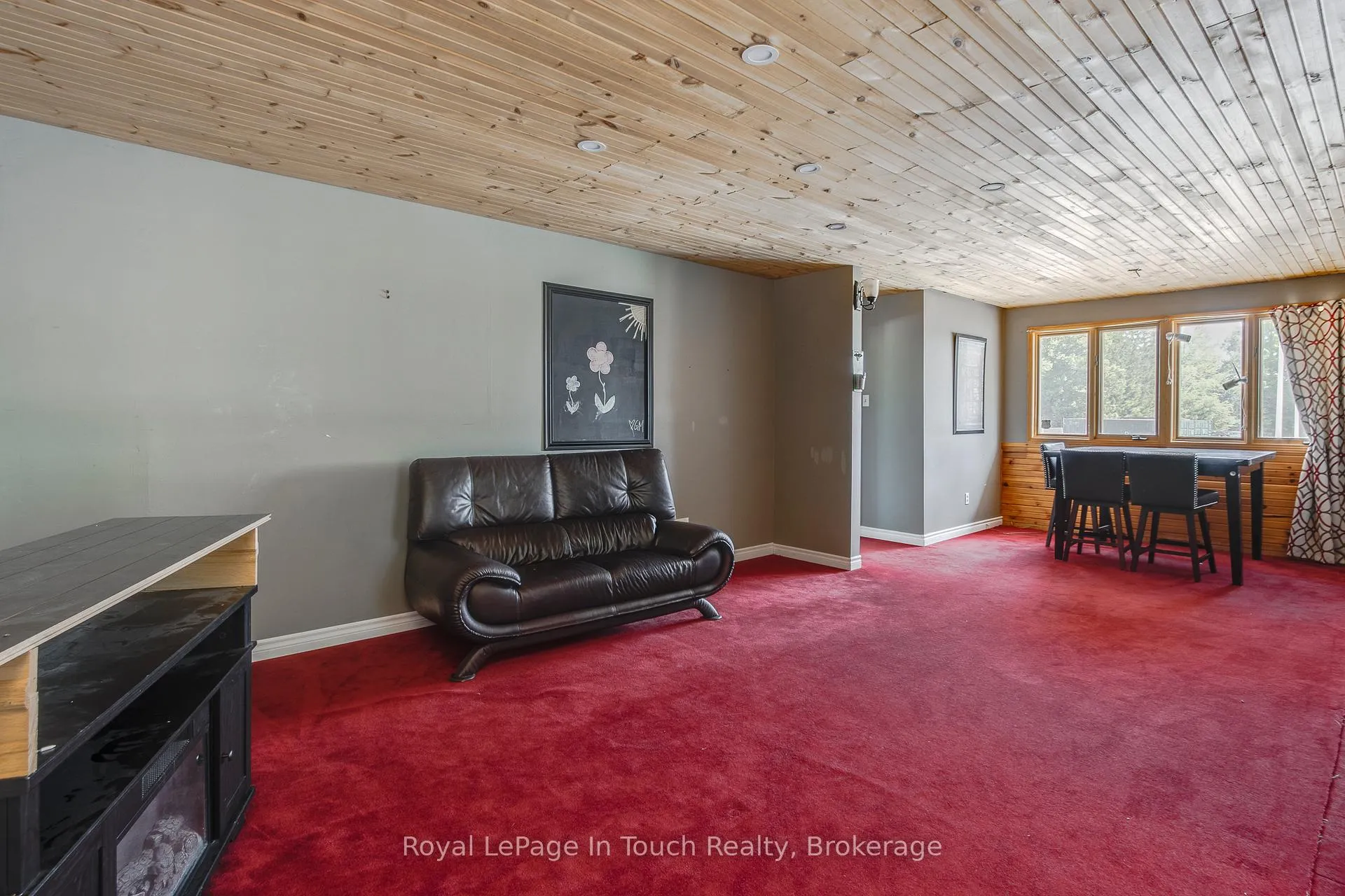 Photo 15 of 740 Balm Beach Road E, Midland — HOMEH