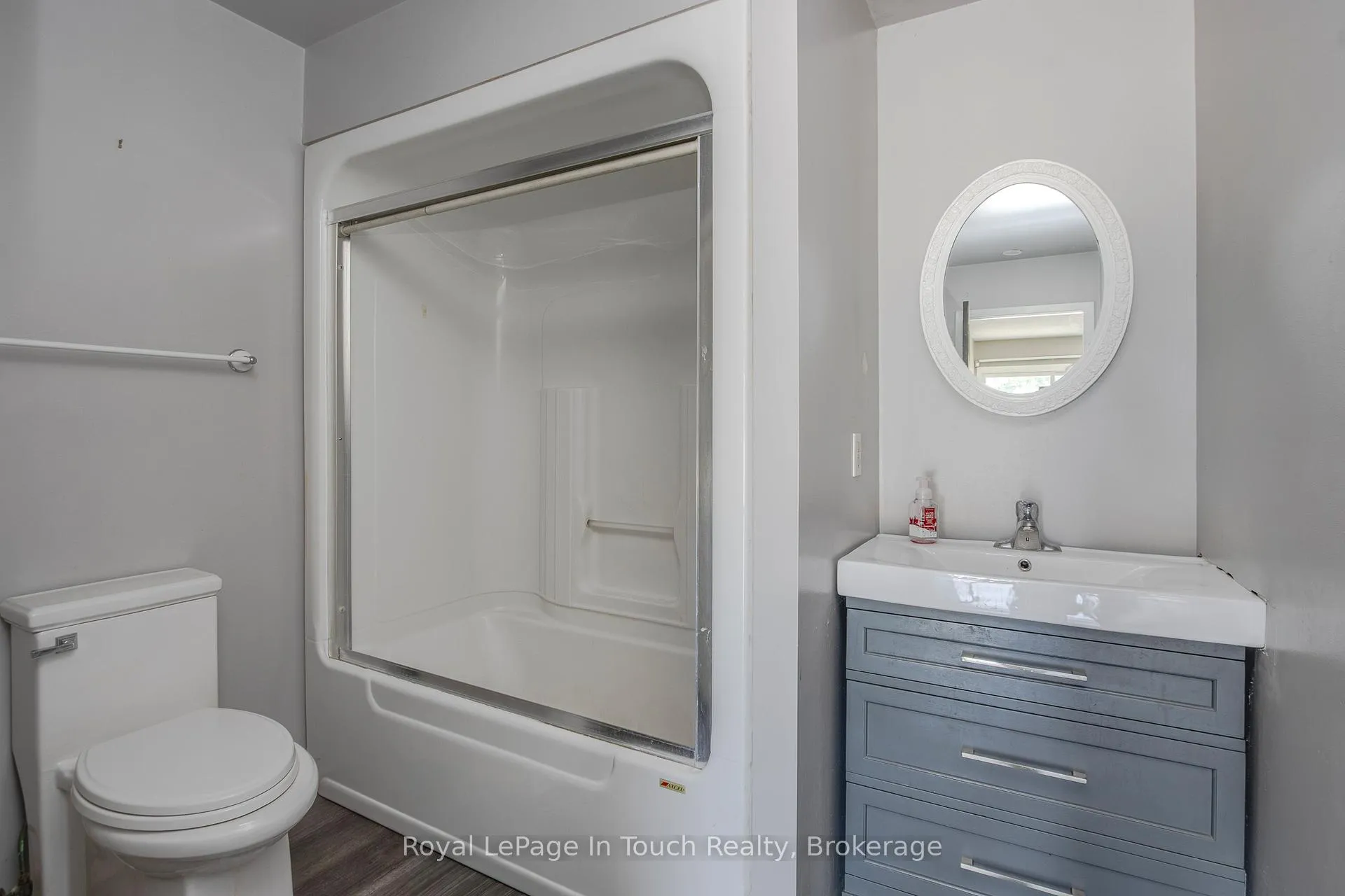Photo 19 of 740 Balm Beach Road E, Midland — HOMEH