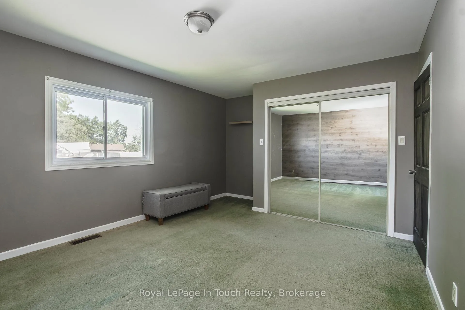 Photo 21 of 740 Balm Beach Road E, Midland — HOMEH