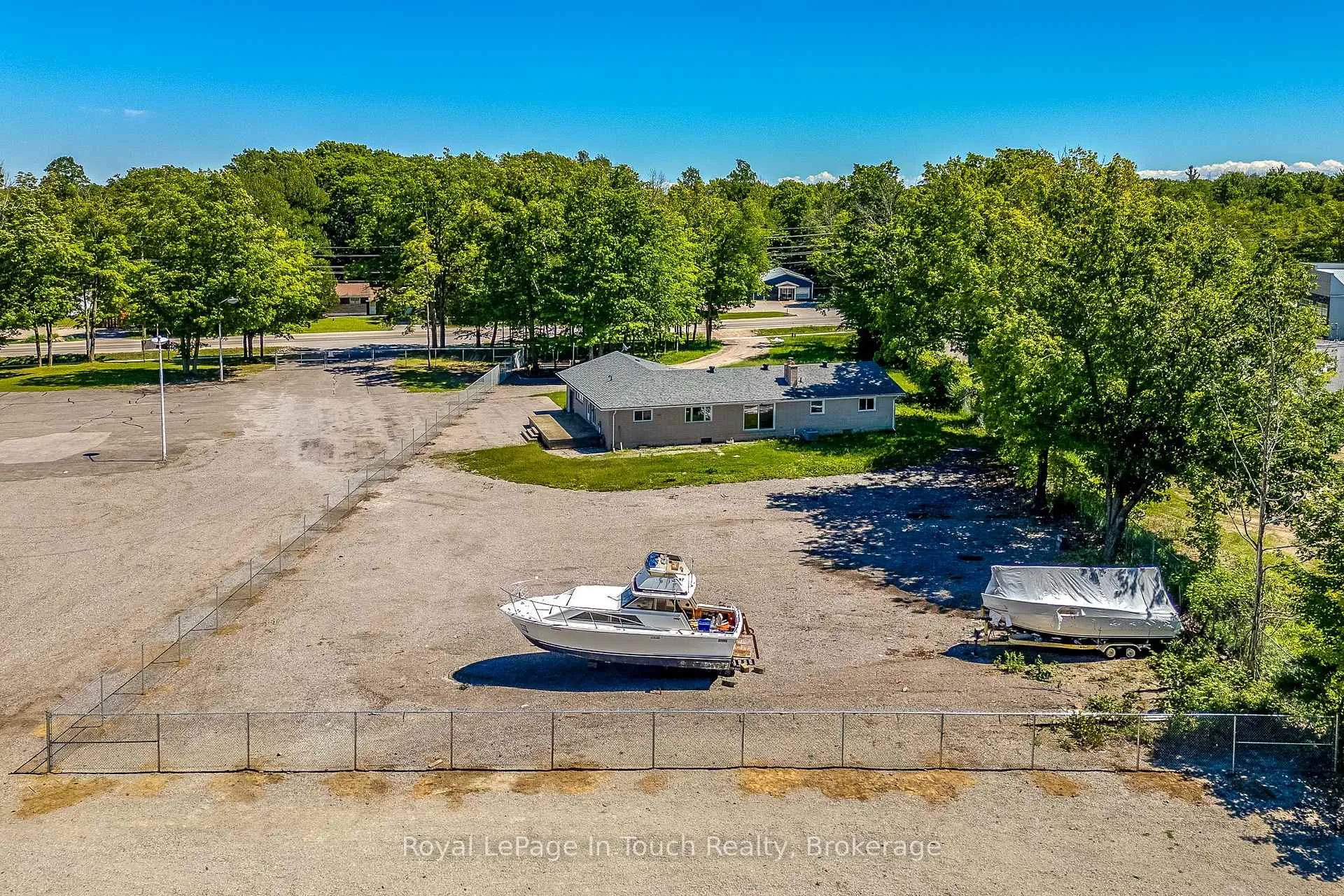 Photo 25 of 740 Balm Beach Road E, Midland — HOMEH