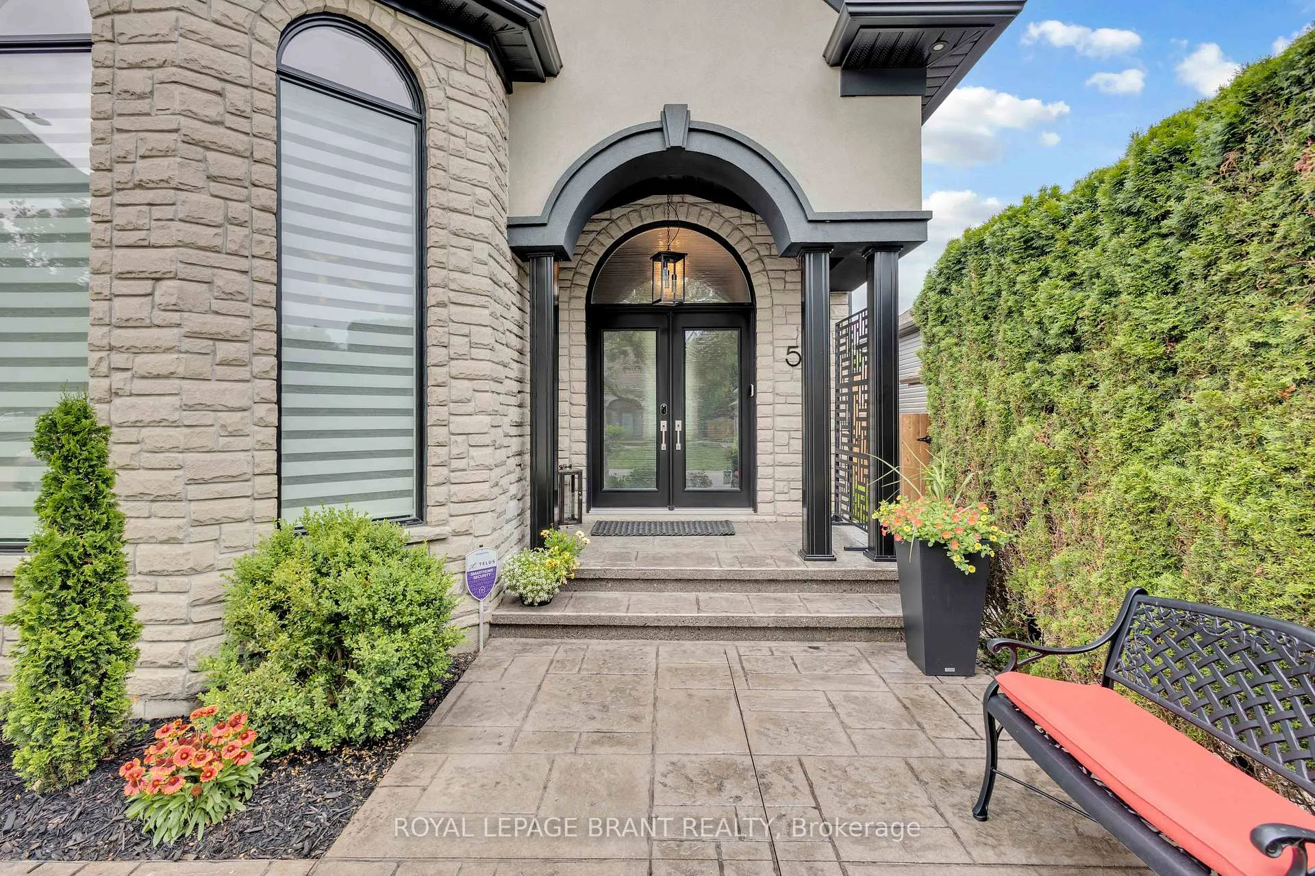 Photo 4 of 57 Carmichael Crescent, Brantford, Mayfair — HOMEH