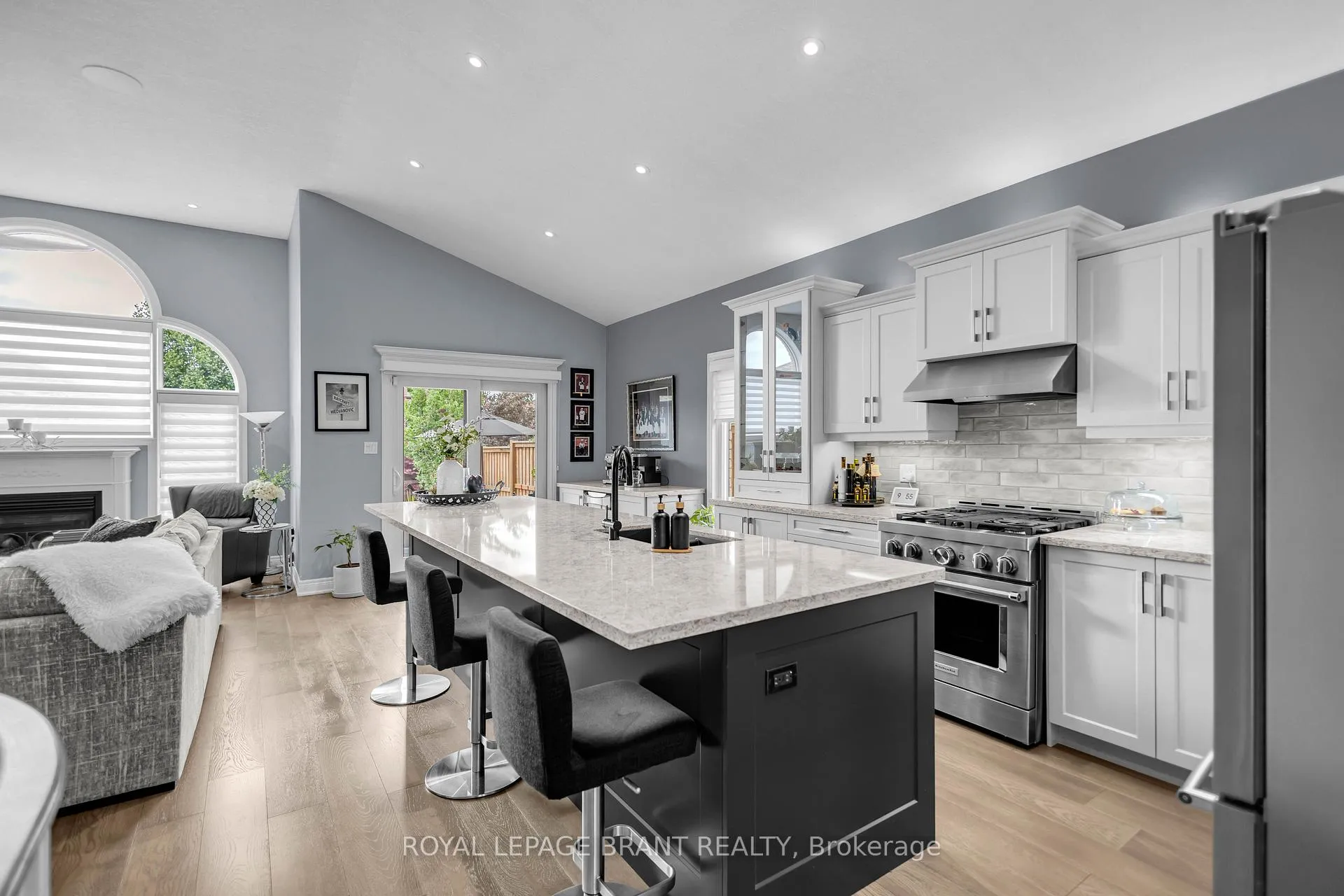 Photo 8 of 57 Carmichael Crescent, Brantford, Mayfair — HOMEH