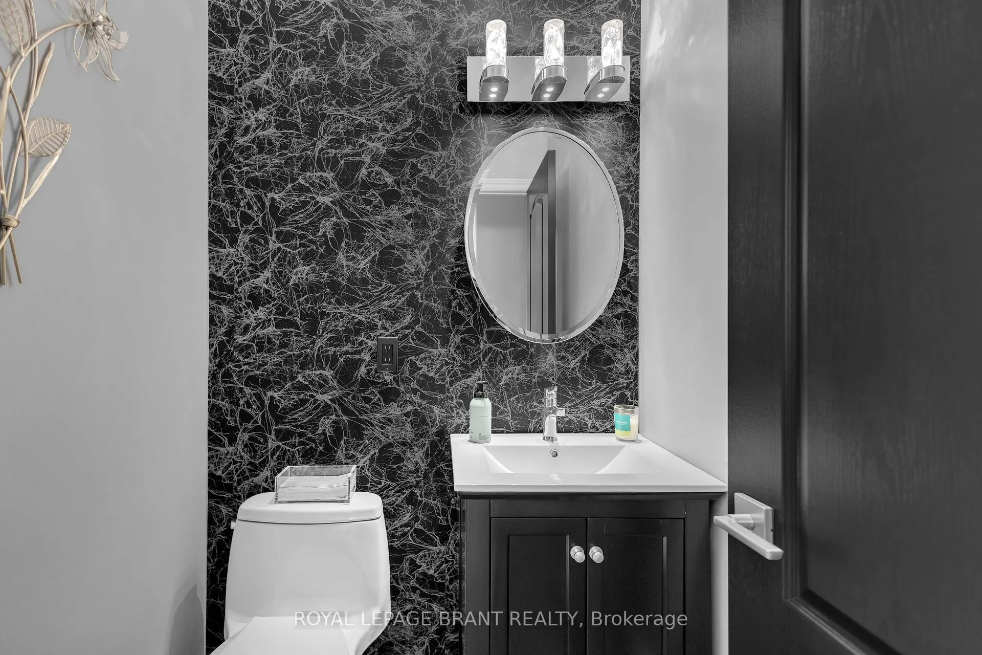 Photo 24 of 57 Carmichael Crescent, Brantford, Mayfair — HOMEH