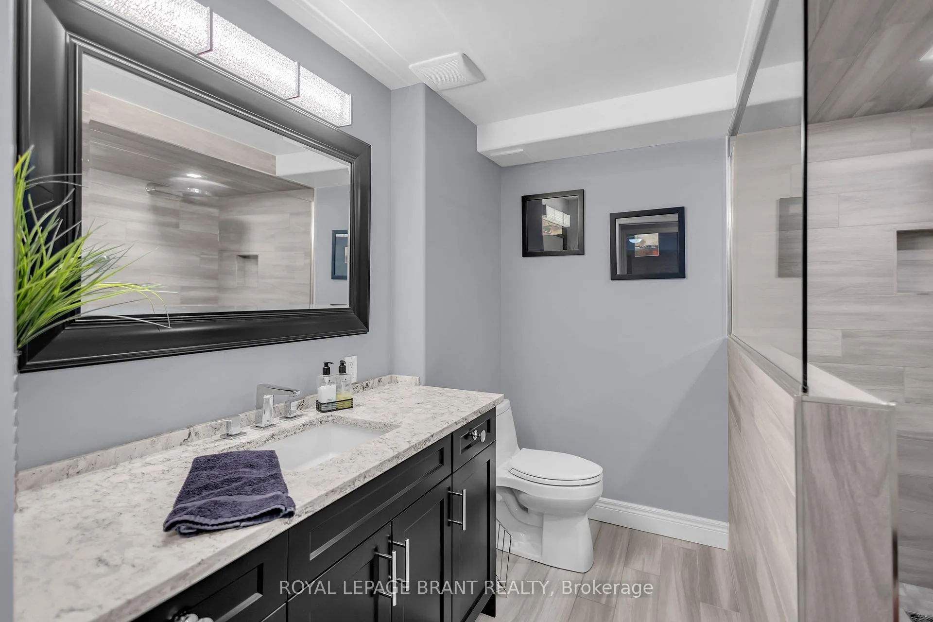 Photo 36 of 57 Carmichael Crescent, Brantford, Mayfair — HOMEH