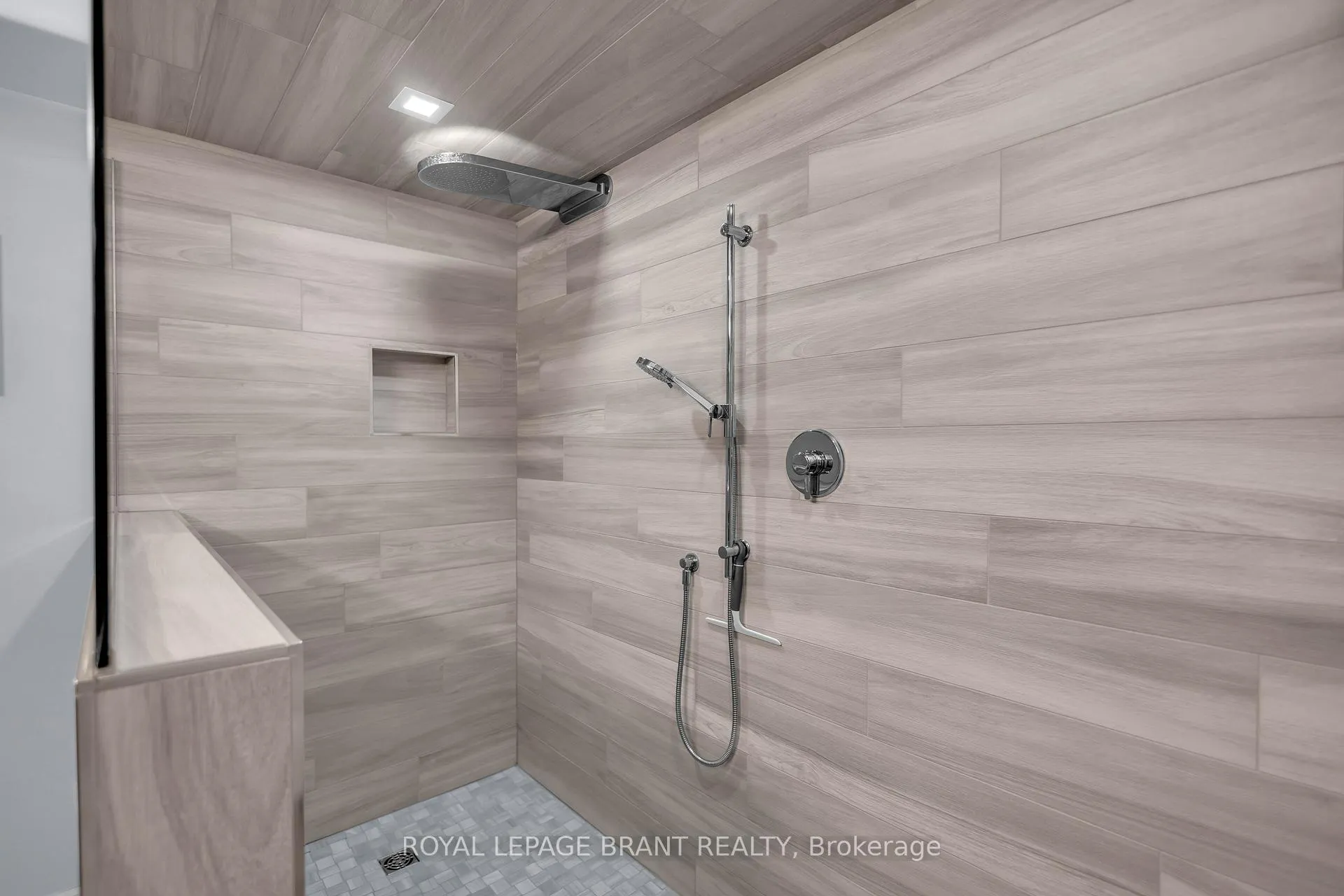Photo 37 of 57 Carmichael Crescent, Brantford, Mayfair — HOMEH