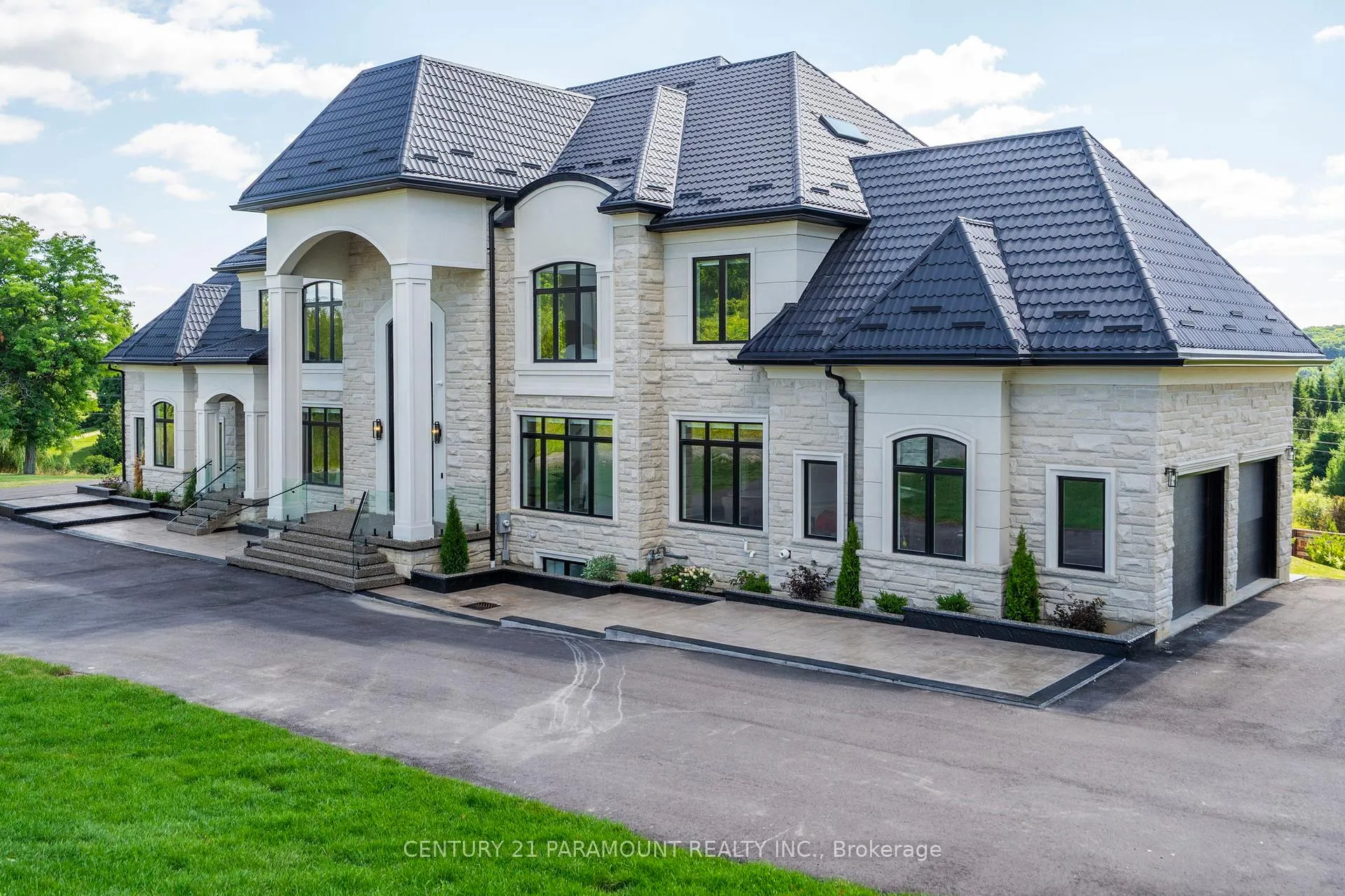 Photo 3 of 16322 Hillview Place, Caledon, Palgrave — HOMEH