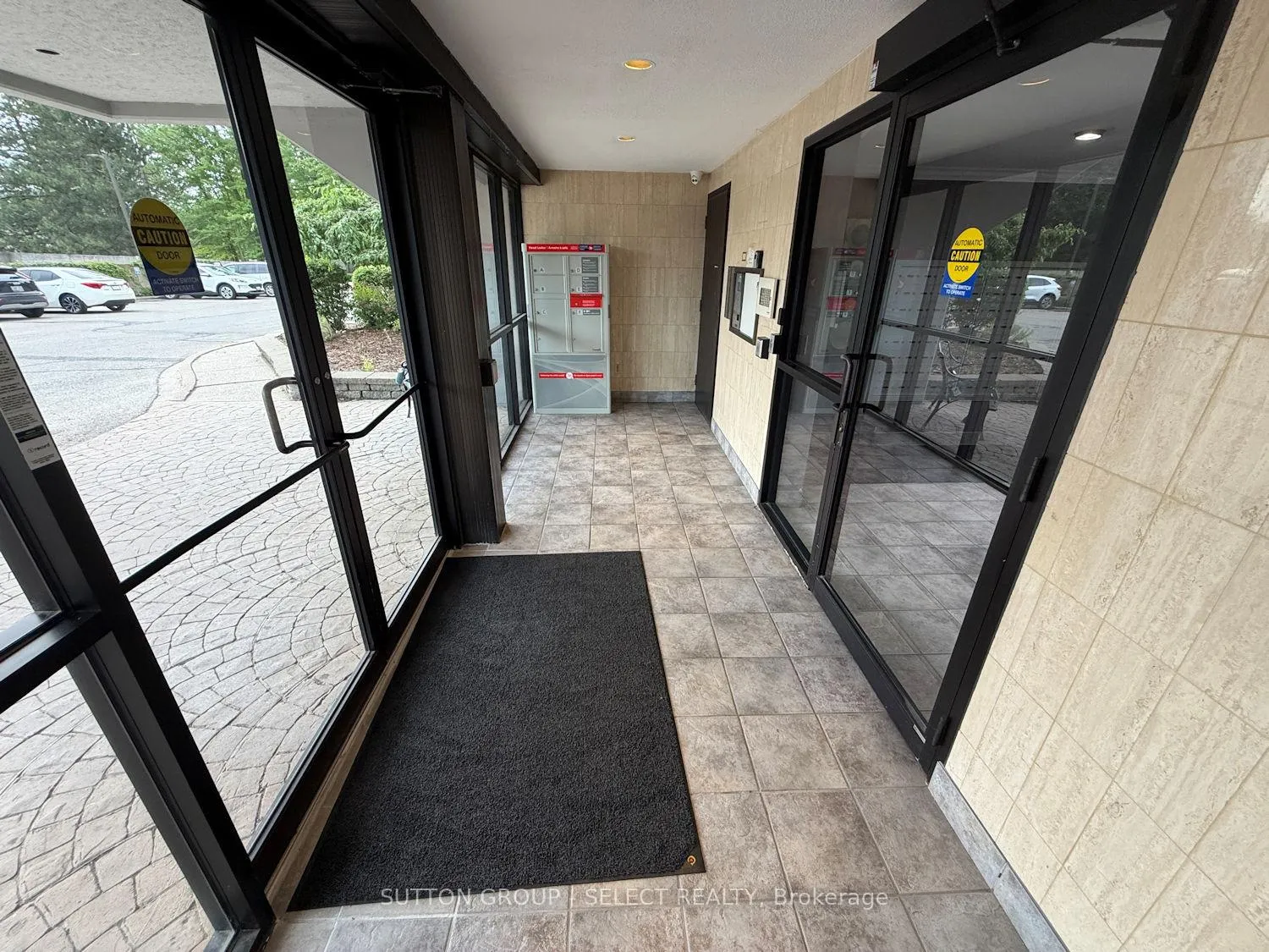 Photo 3 of Unit 810, 600 Grenfell Drive, London, North C — HOMEH